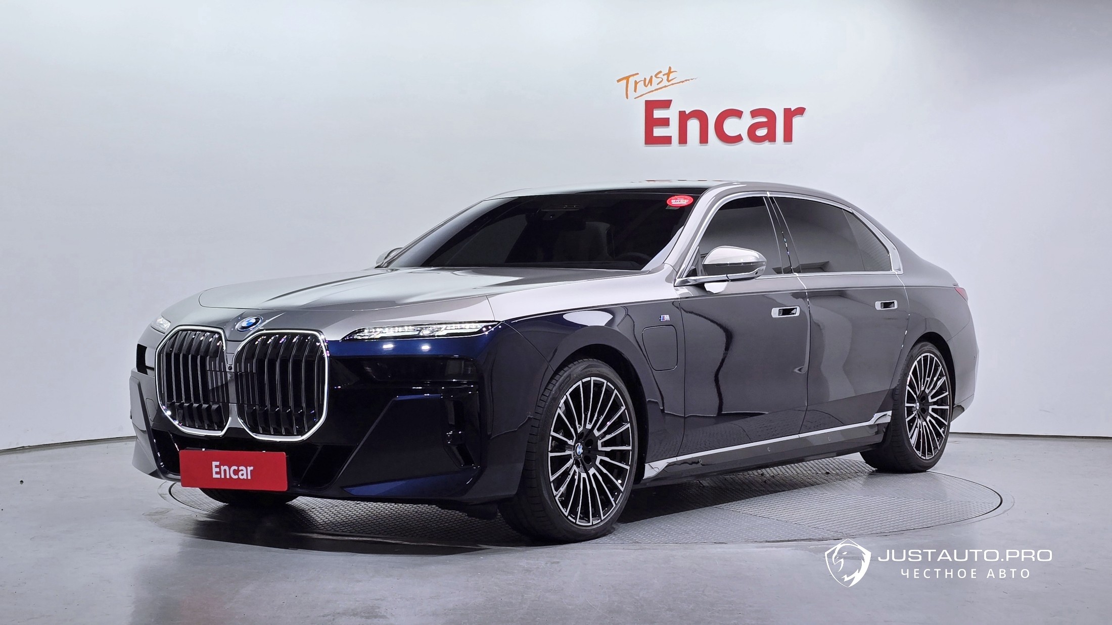 Автомобиль BMW 7-Series