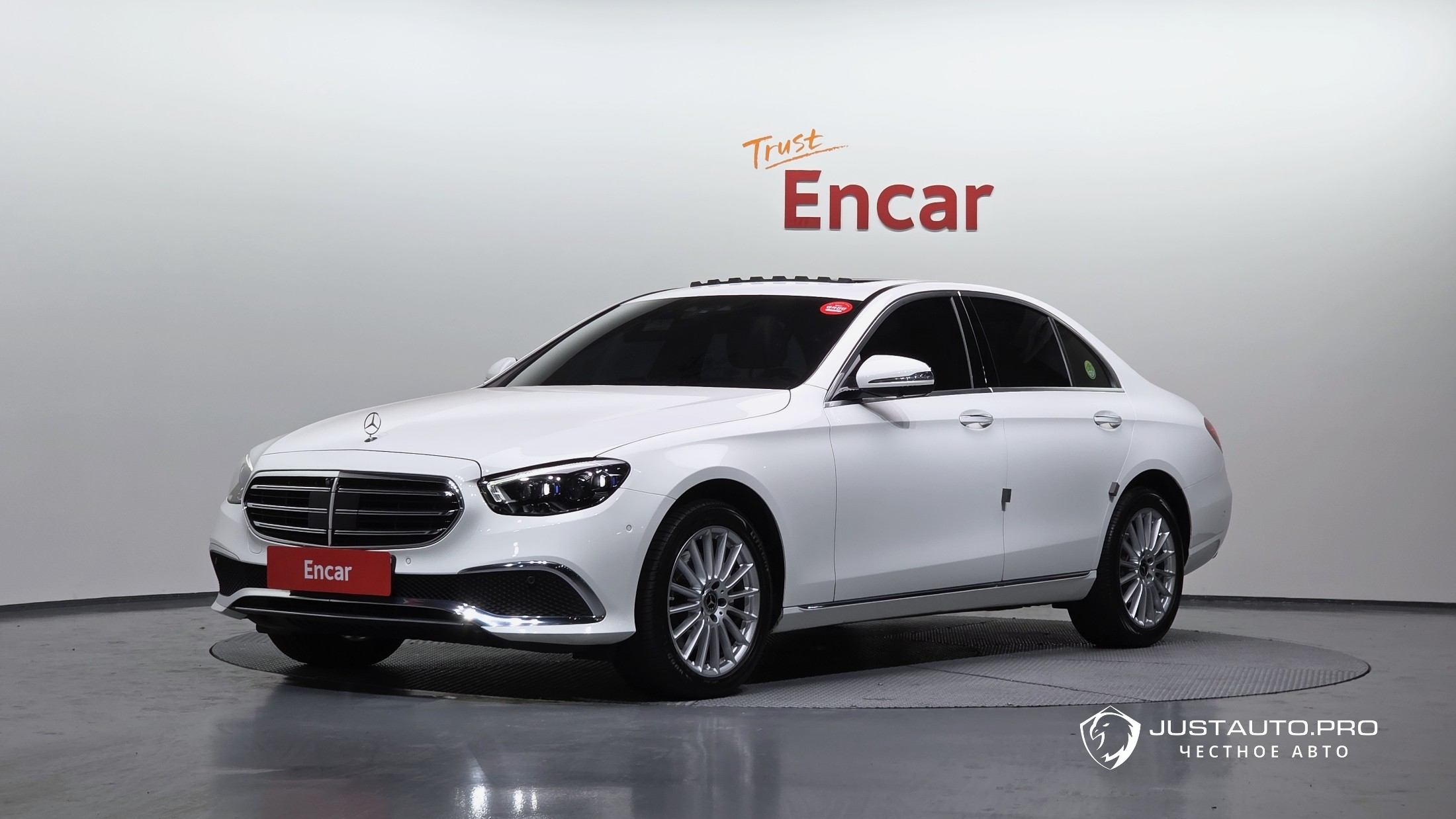 Автомобиль Mercedes-Benz E-Class