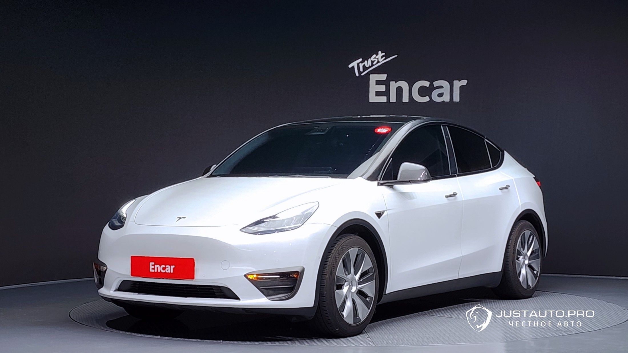 Автомобиль Tesla Model Y