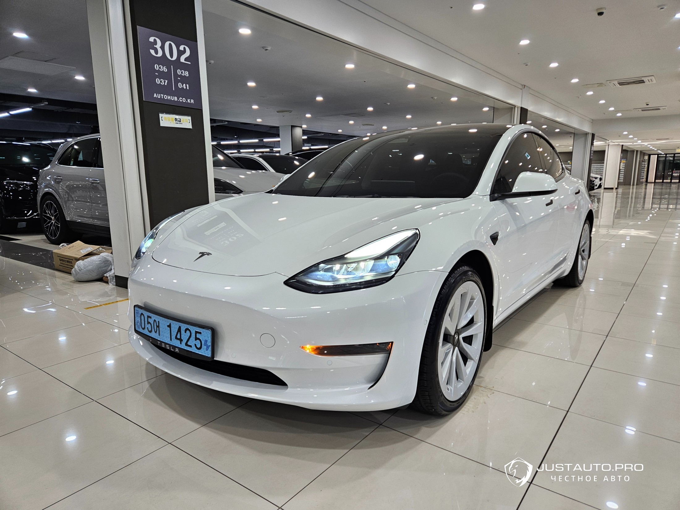Автомобиль Tesla Model 3
