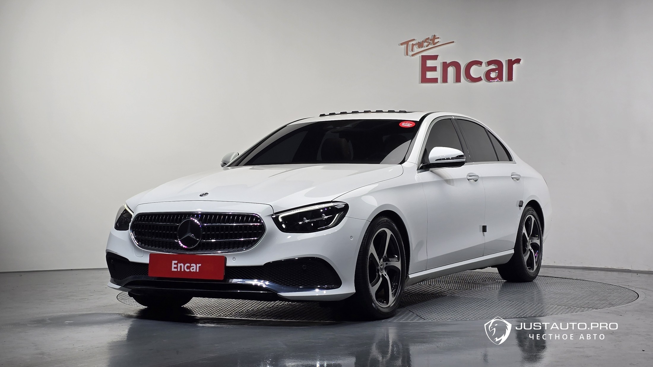 Автомобиль Mercedes-Benz E-Class