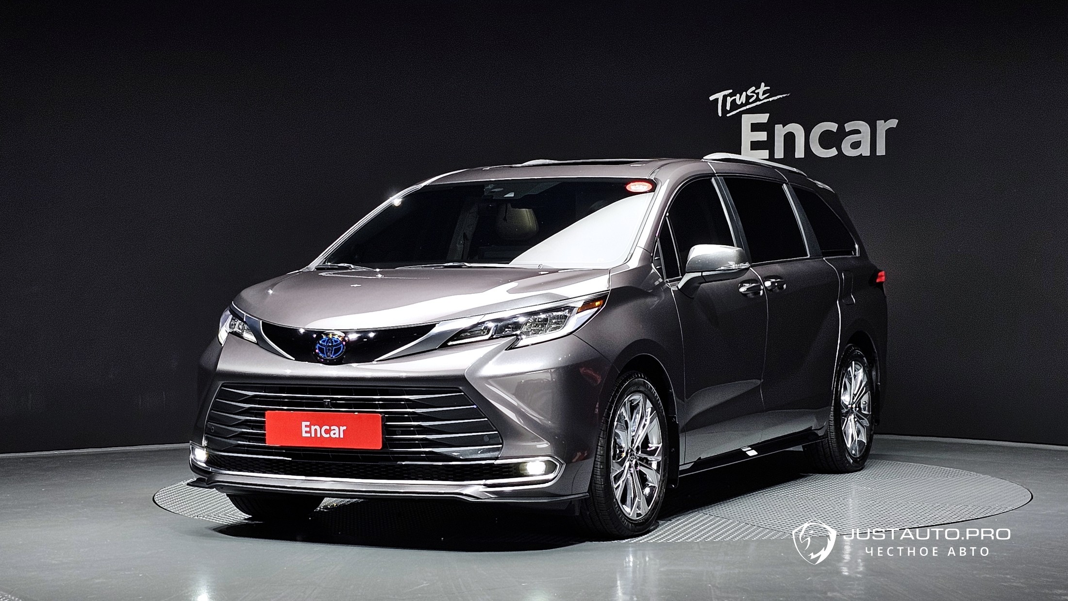 Автомобиль Toyota Sienna