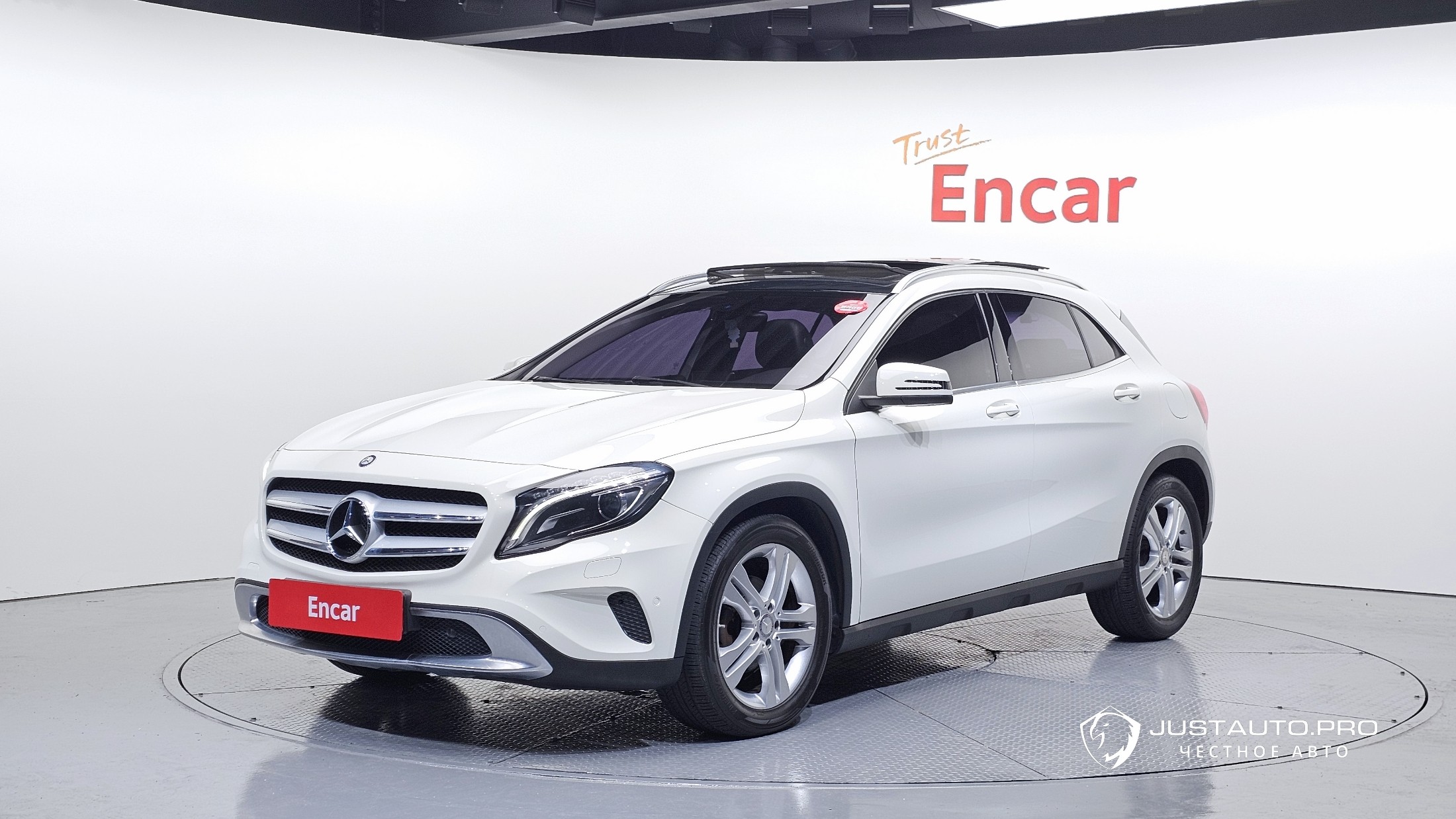 Автомобиль Mercedes-Benz GLA-Class