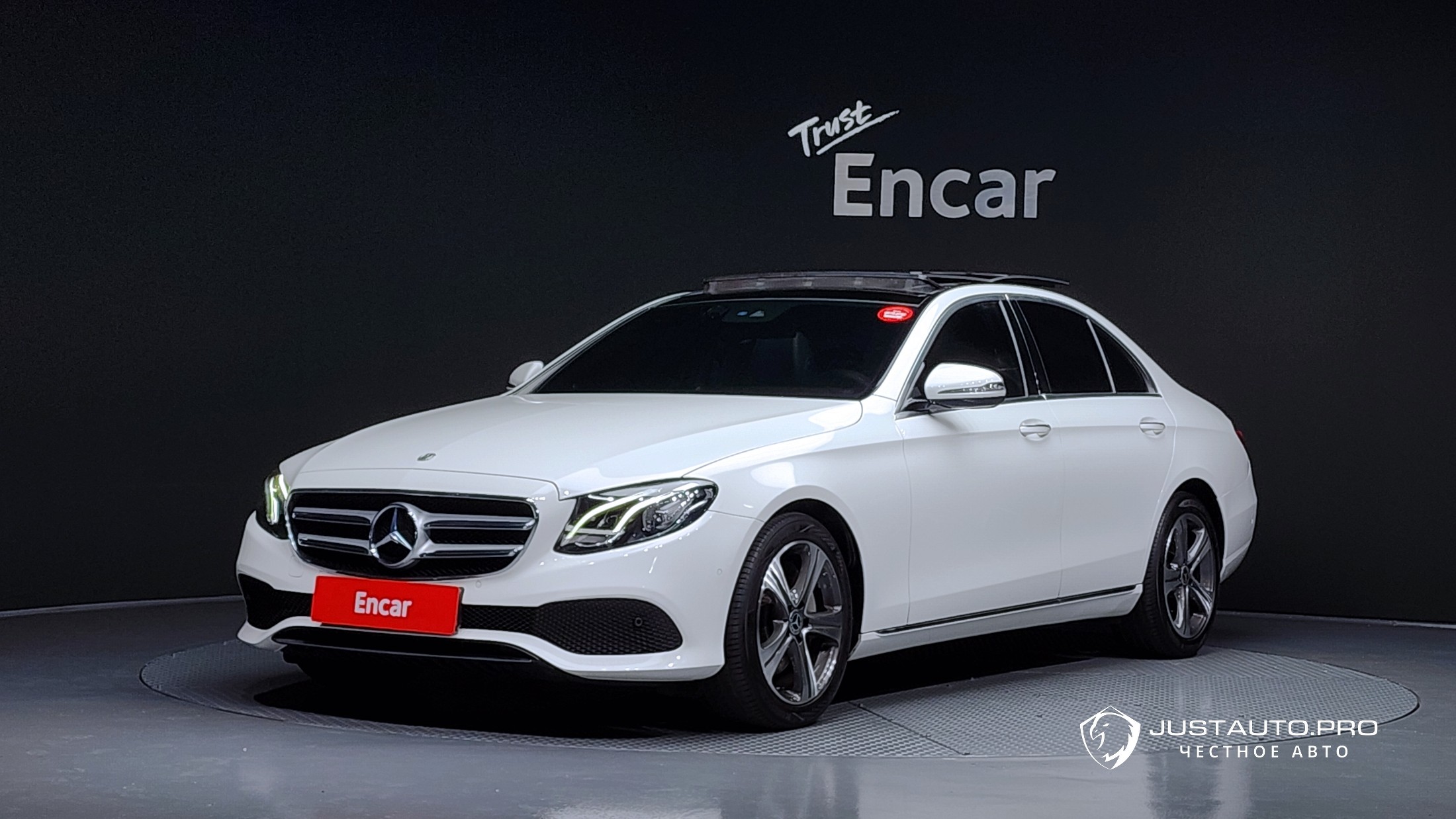 Автомобиль Mercedes-Benz E-Class