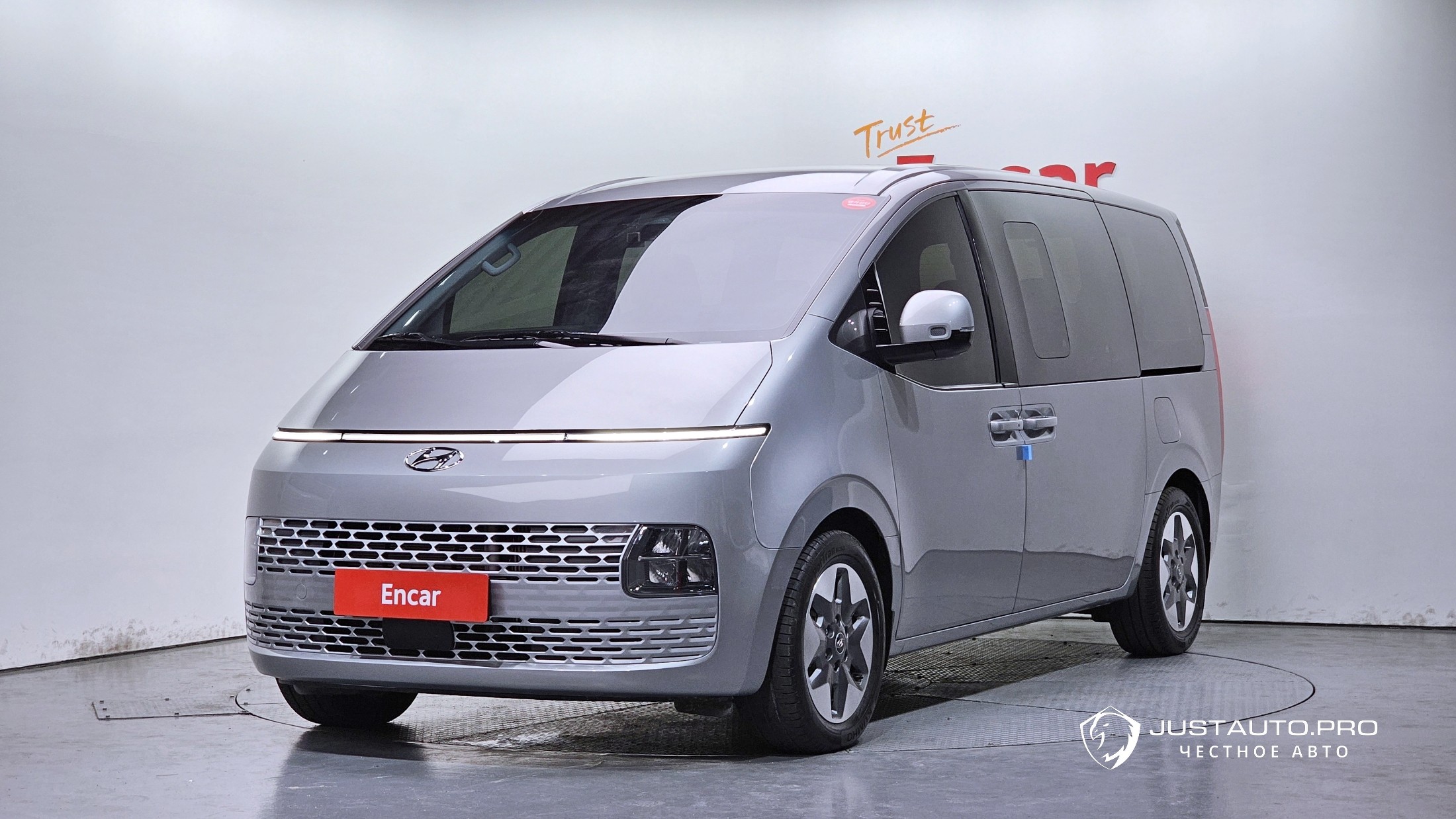 Автомобиль Hyundai Staria