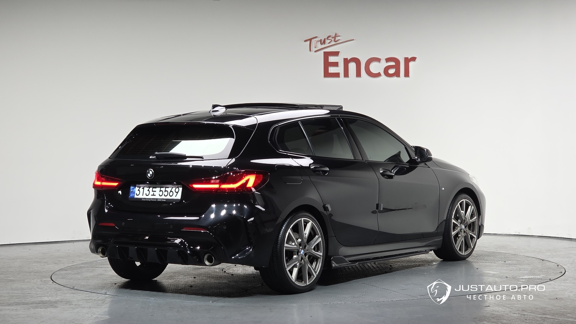 Автомобиль BMW 1-Series