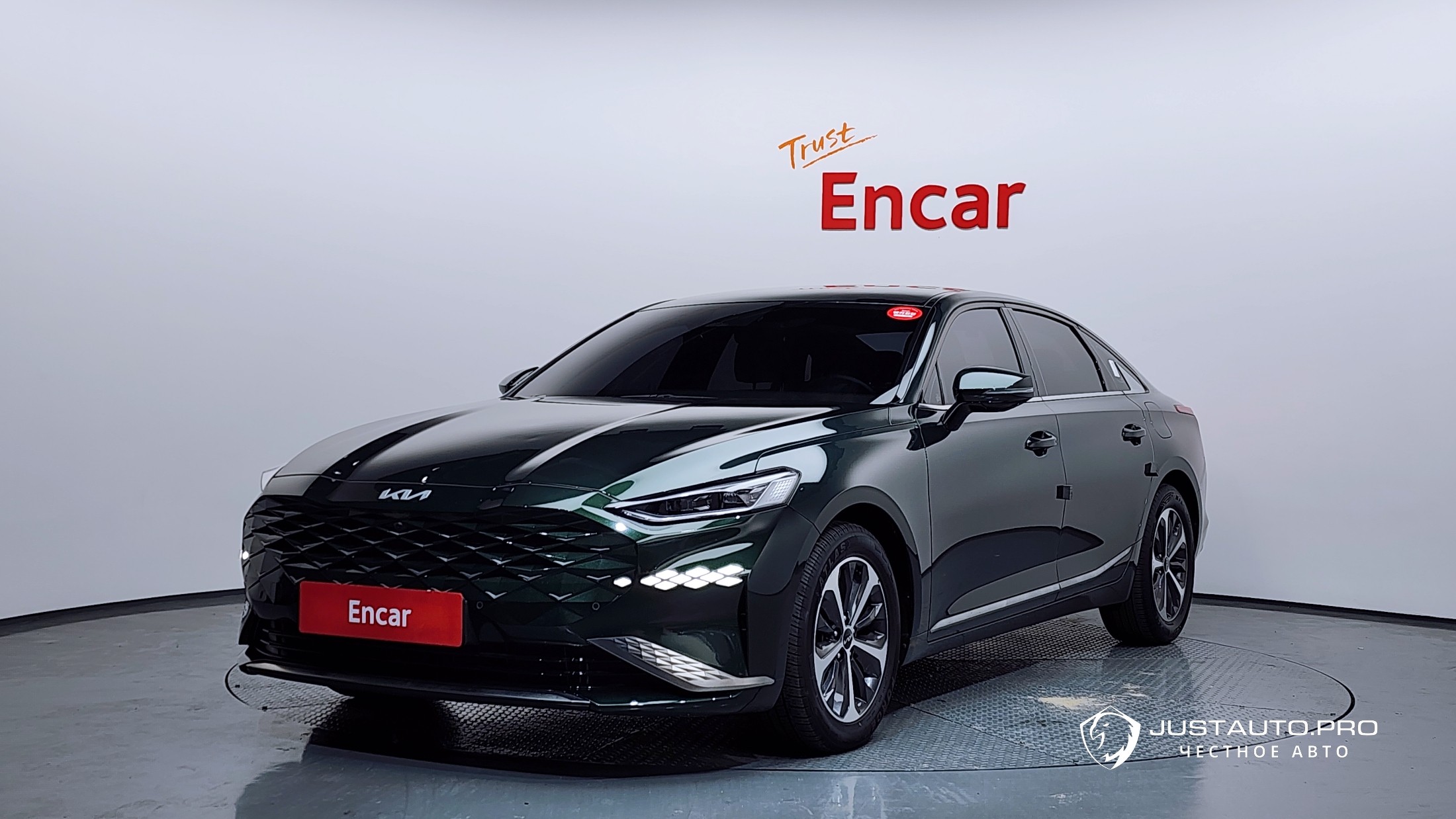 Автомобиль Kia K8