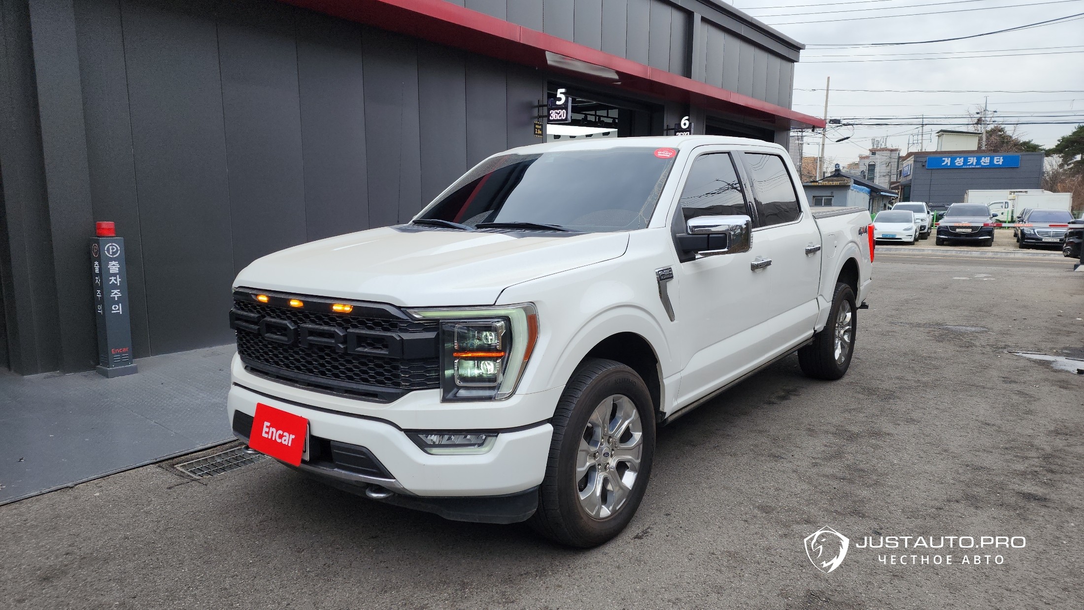 Автомобиль Ford F150