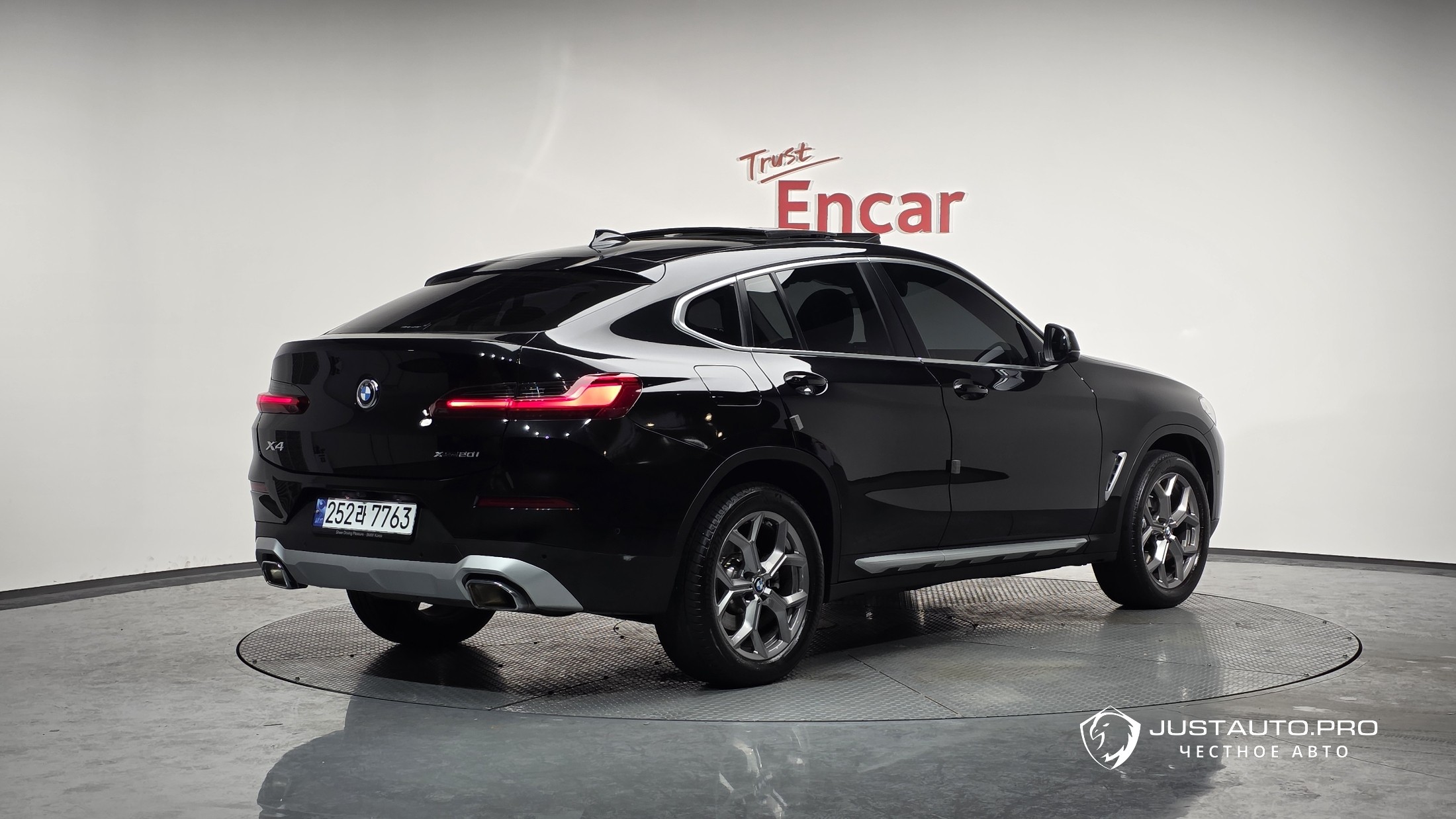 Автомобиль BMW X4