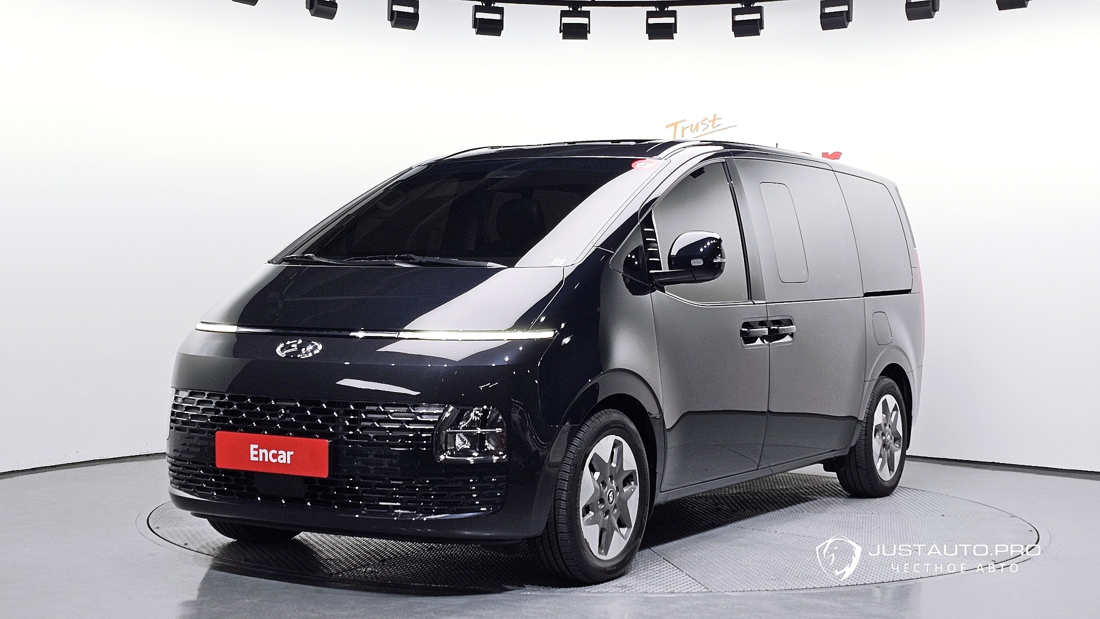 Автомобиль Hyundai Staria