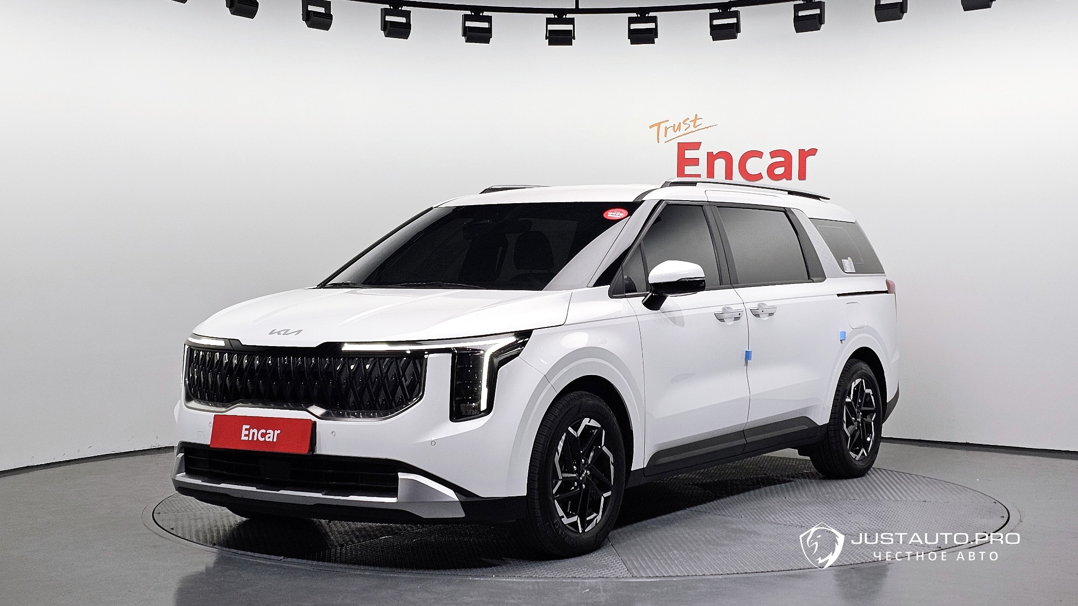 Автомобиль Kia Canival