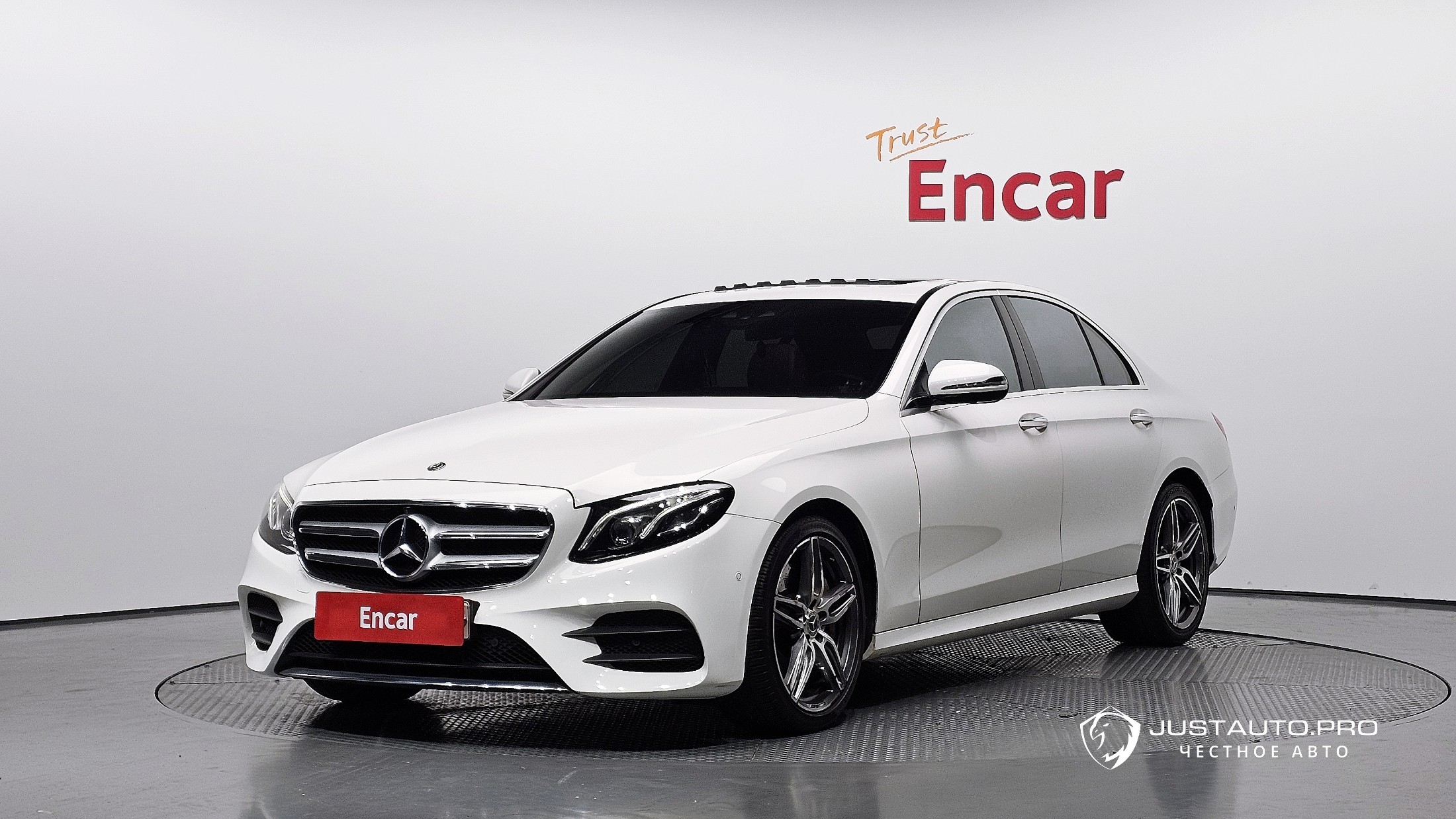 Автомобиль Mercedes-Benz E-Class