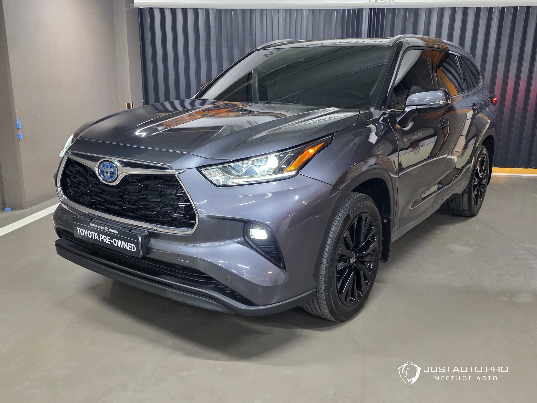 Автомобиль Toyota Highlander