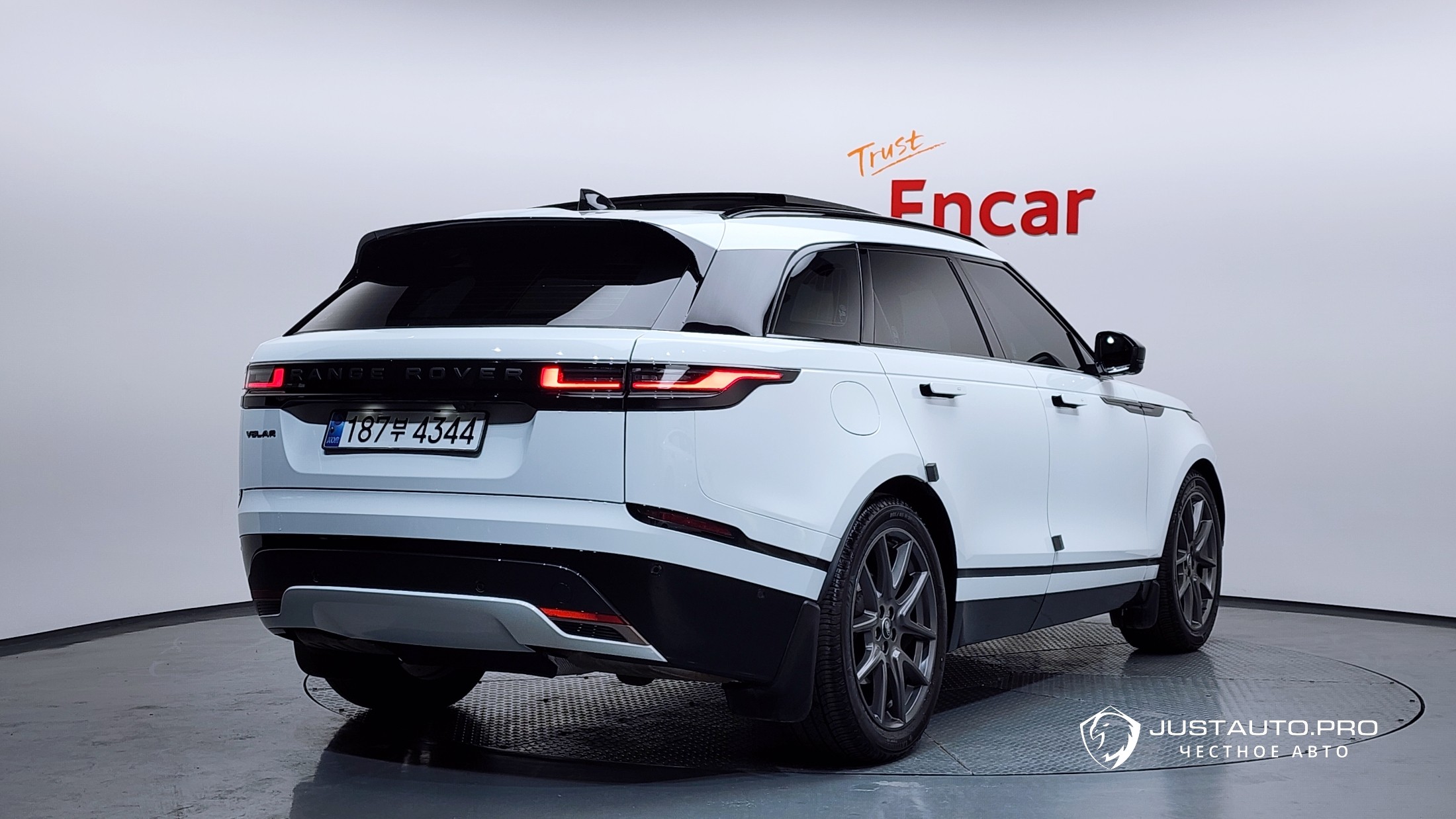 Автомобиль Land Rover Range Rover Velar