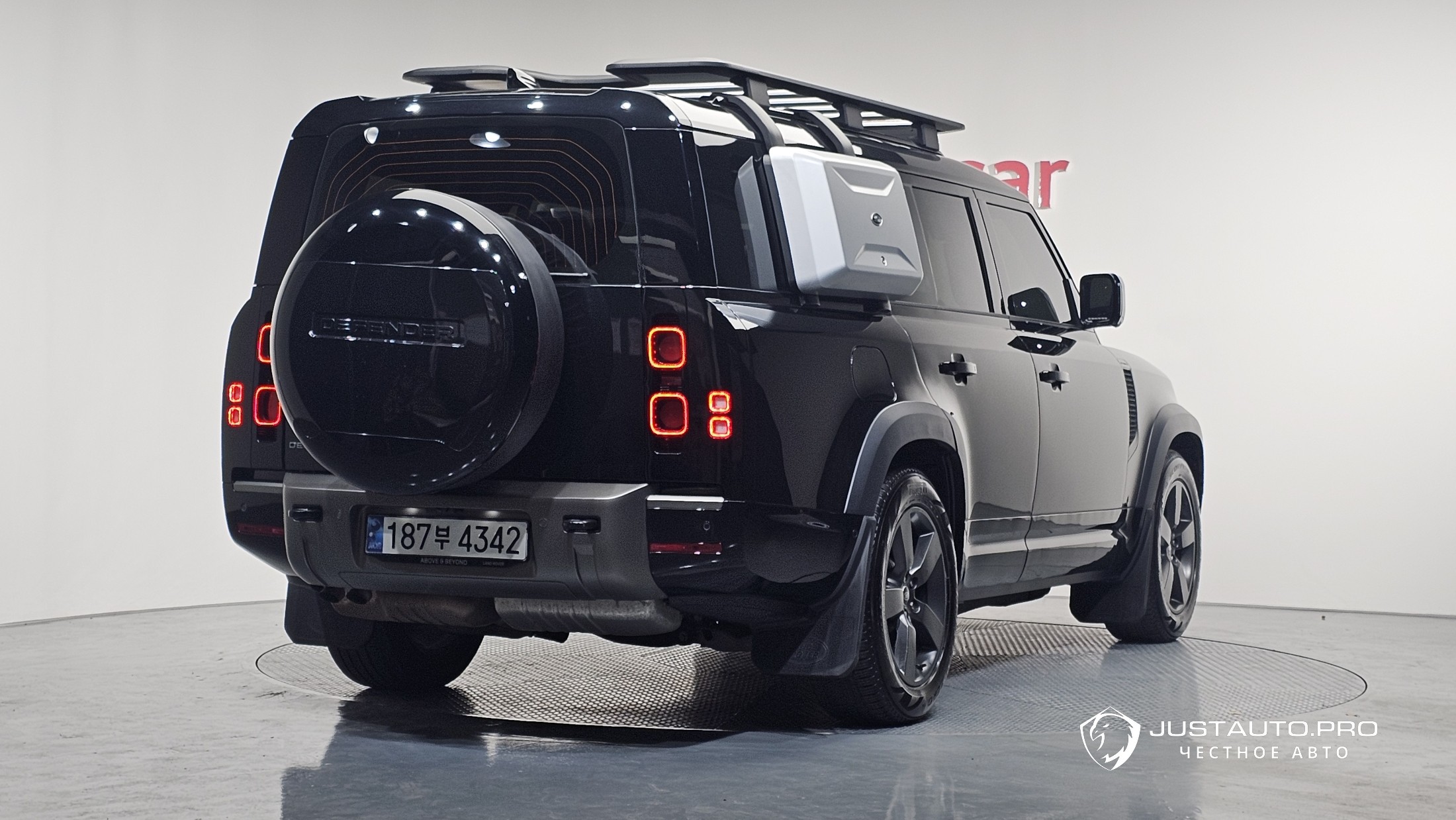 Автомобиль Land Rover Defender