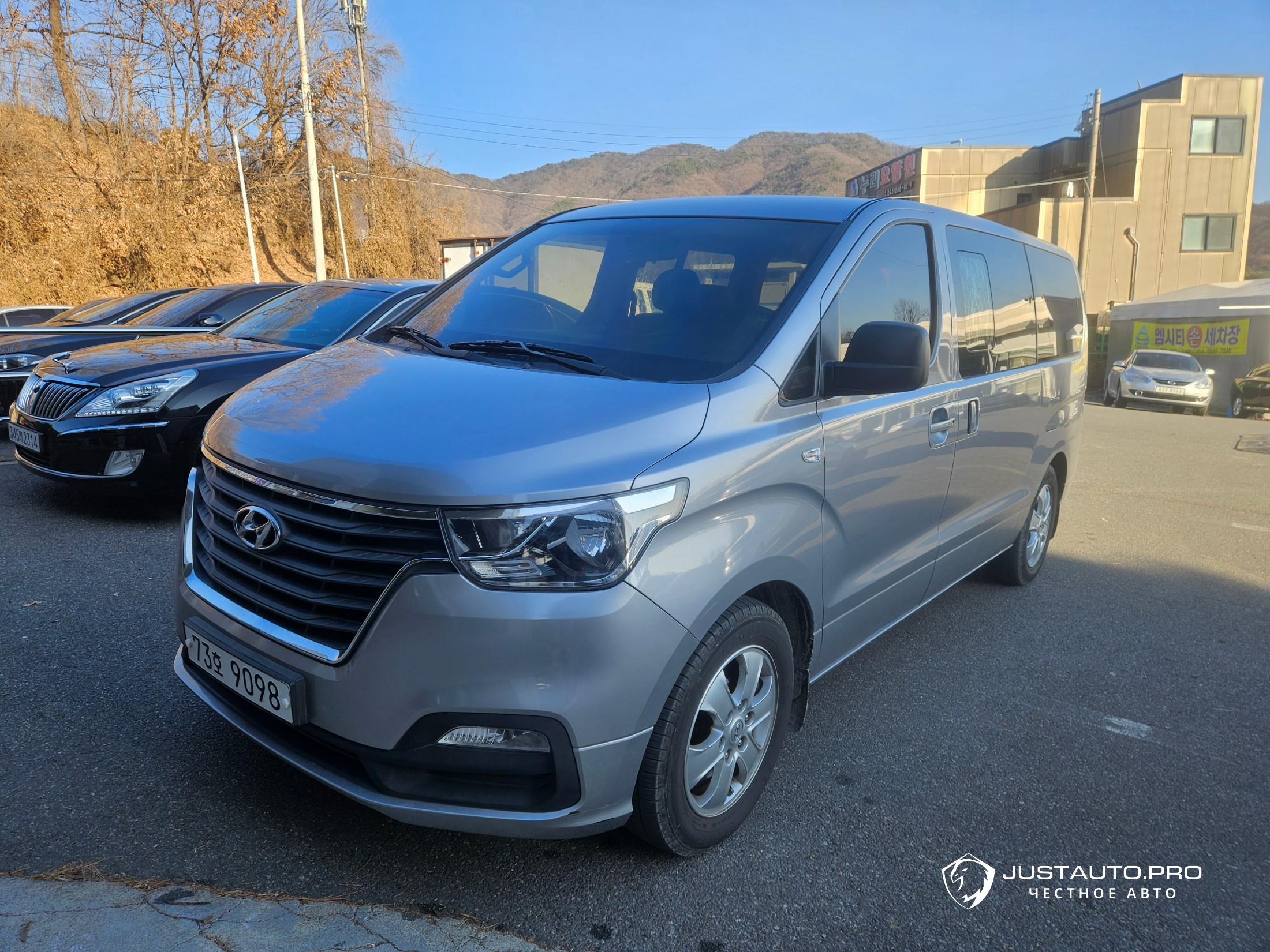 Автомобиль Hyundai Starex