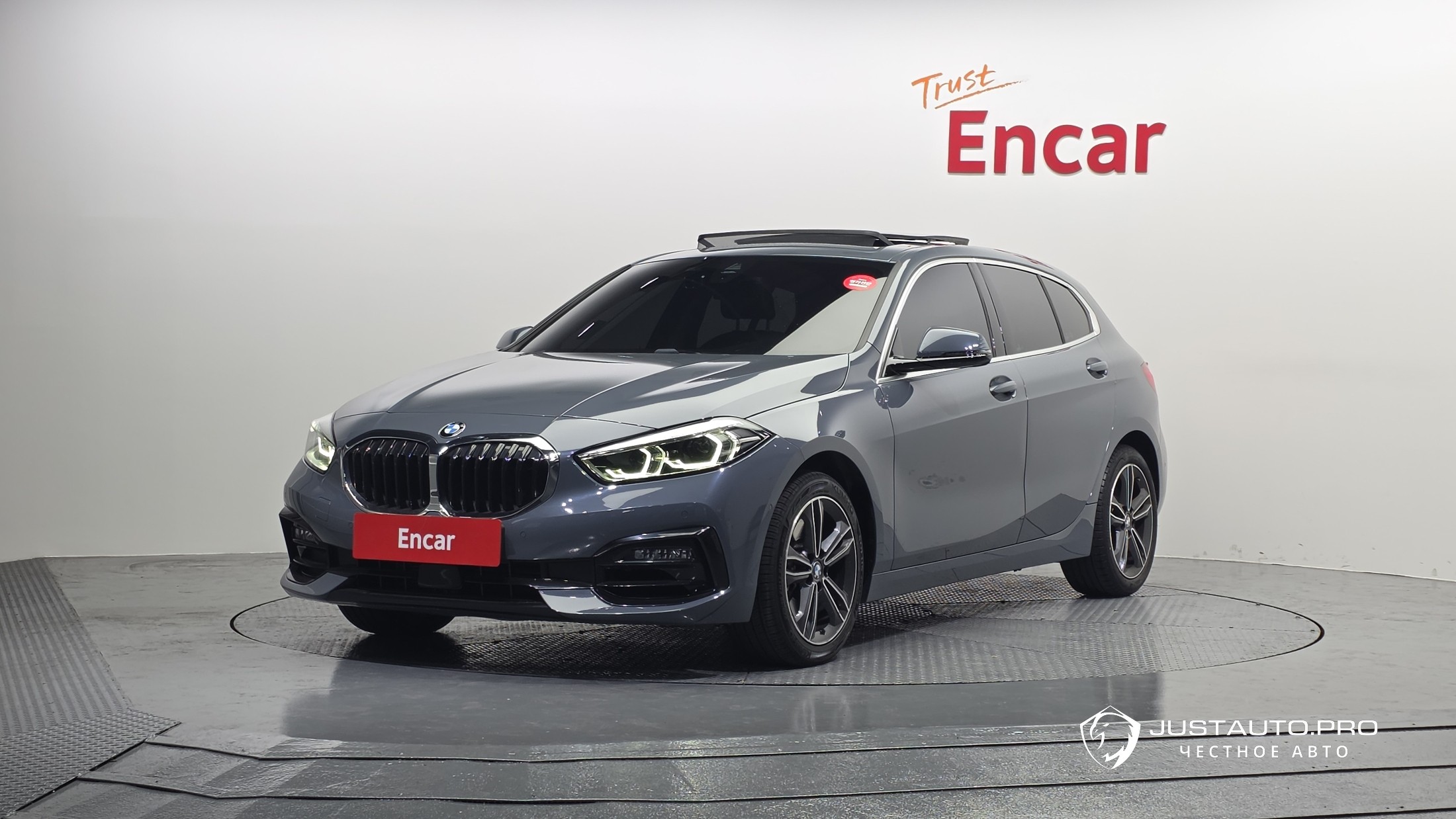 Автомобиль BMW 1-Series