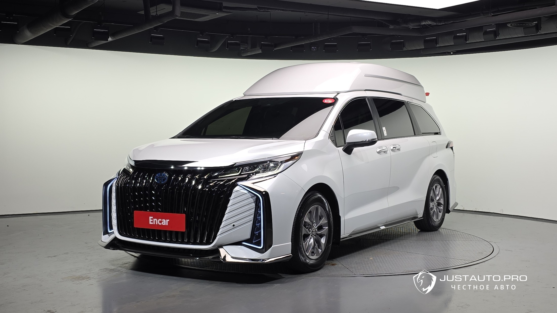 Автомобиль Toyota Sienna