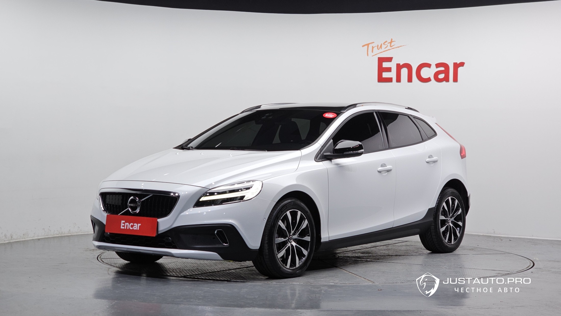 Автомобиль Volvo V40