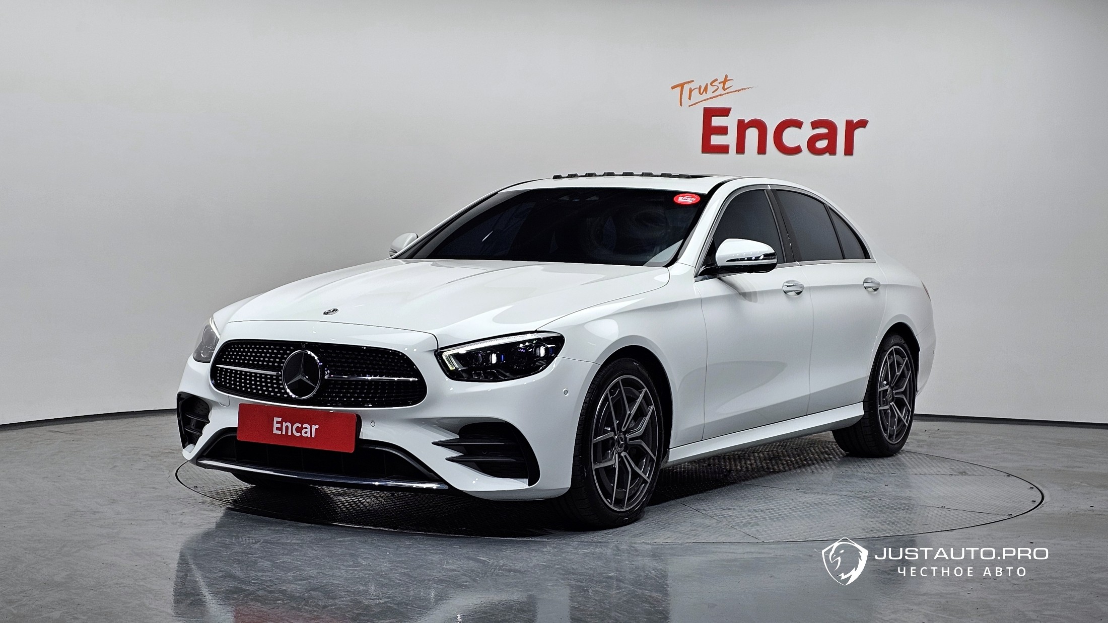 Автомобиль Mercedes-Benz E-Class