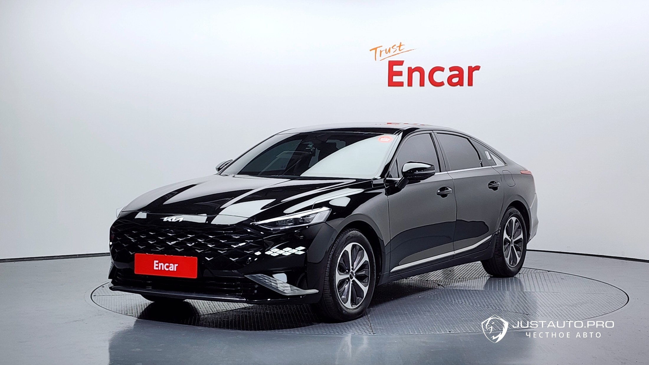 Автомобиль Kia K8