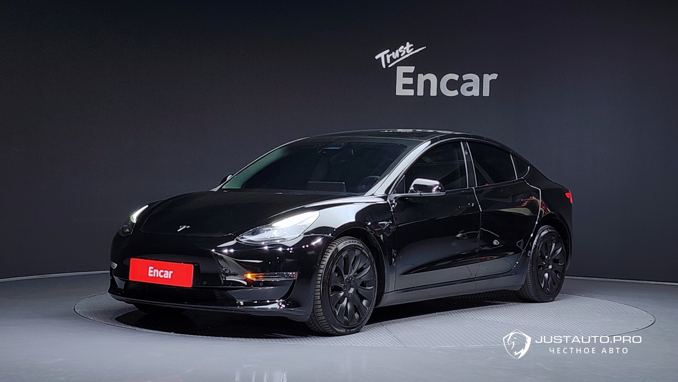 Автомобиль Tesla Model 3