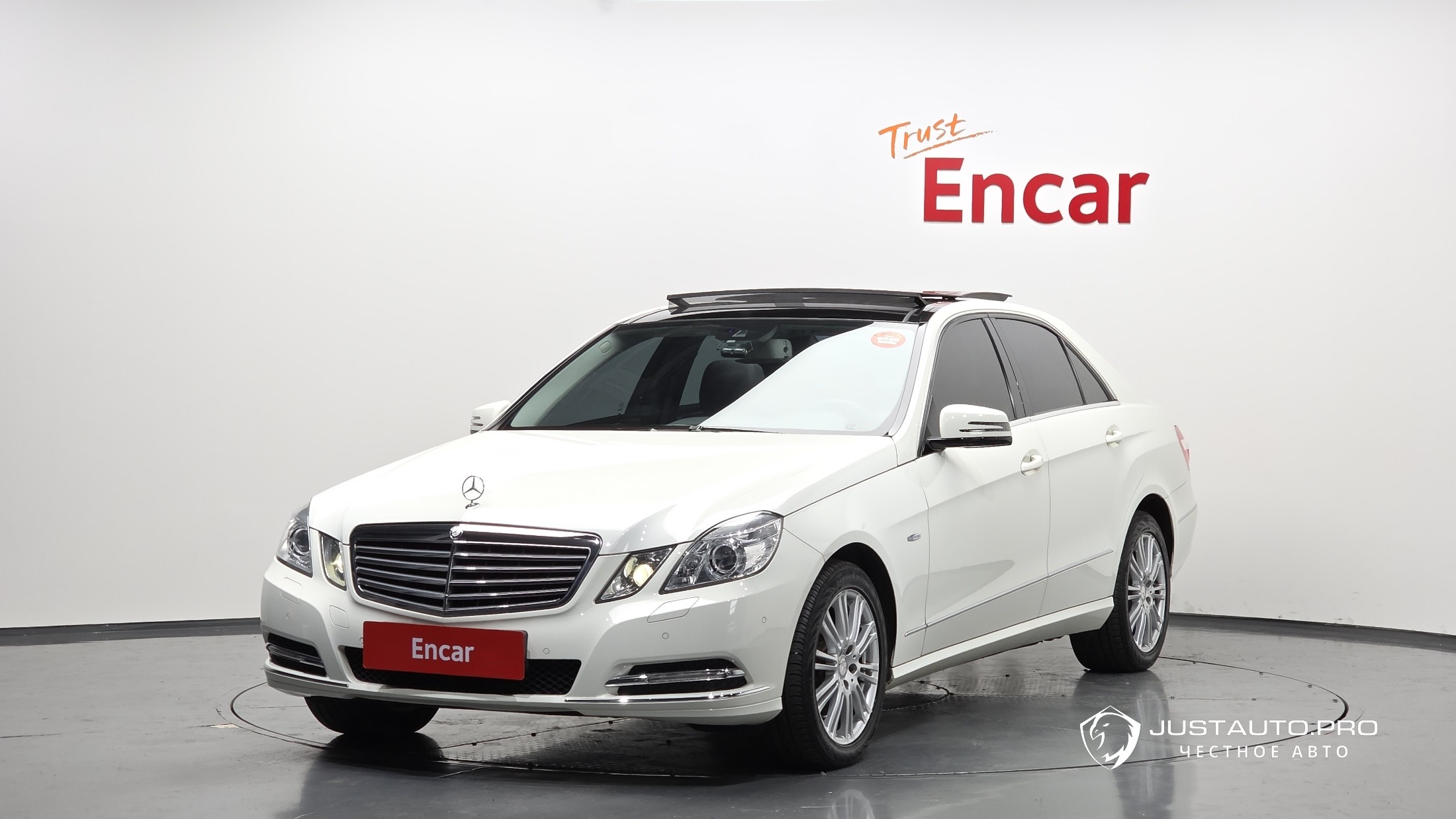 Автомобиль Mercedes-Benz E-Class