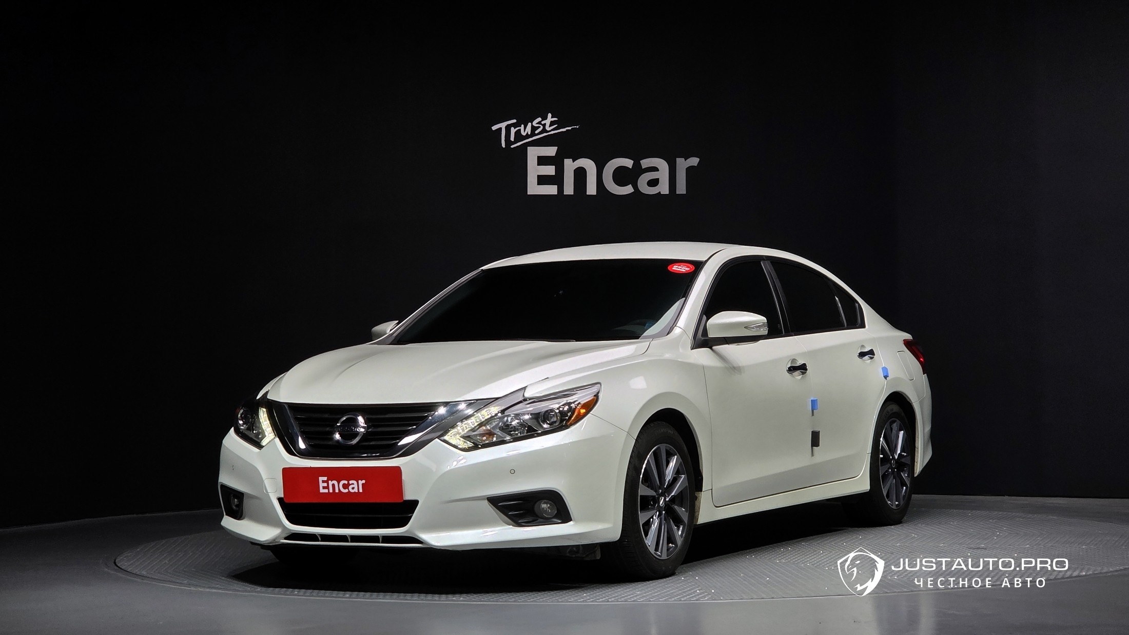 Автомобиль Nissan Altima