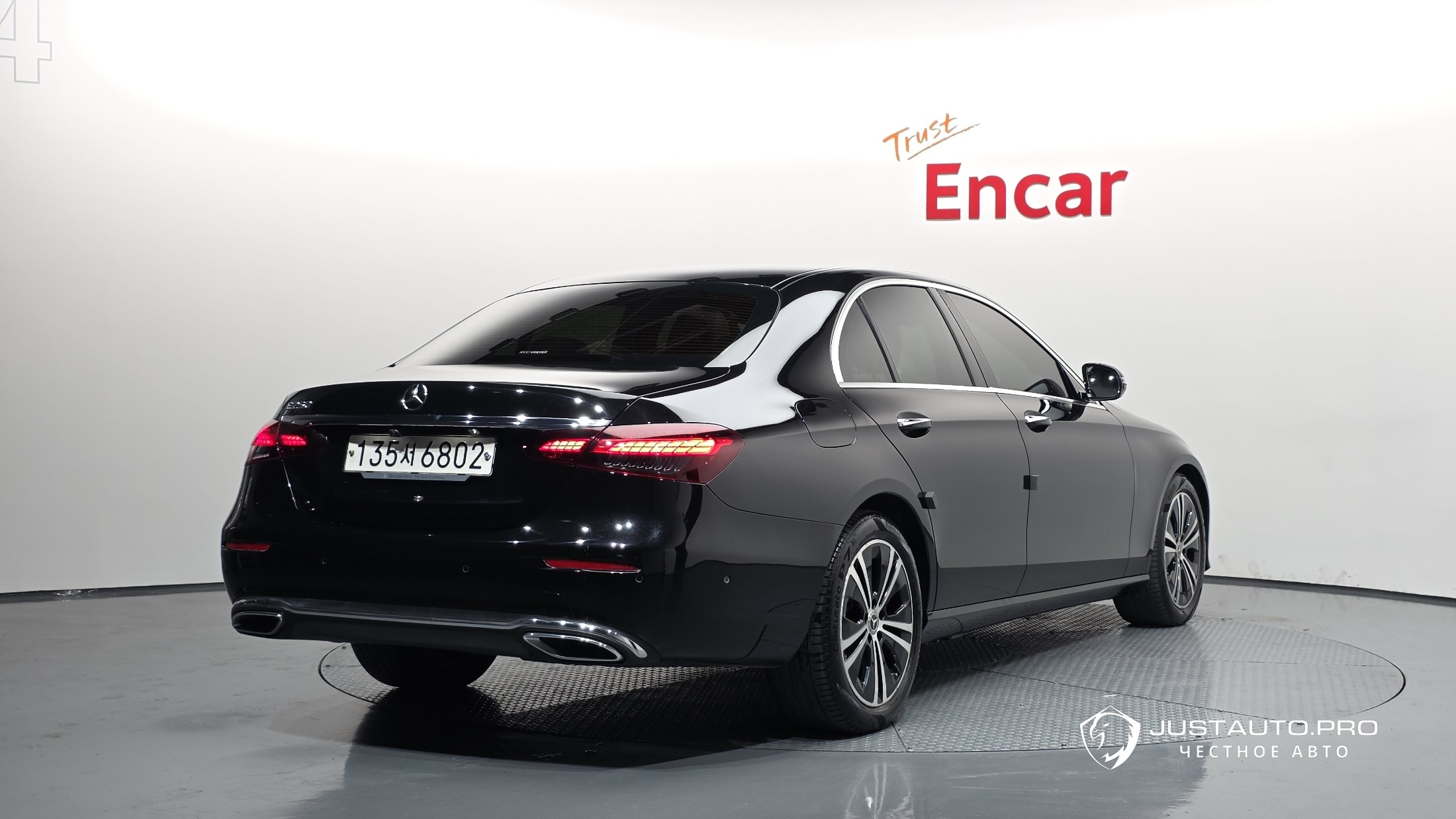 Автомобиль Mercedes-Benz E-Class