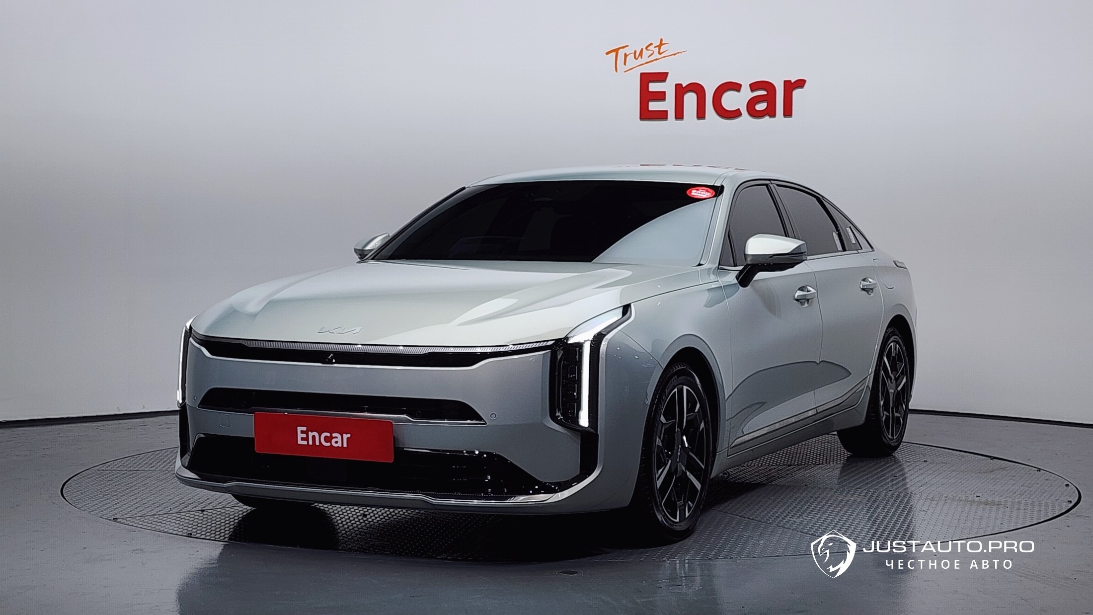 Автомобиль Kia K8