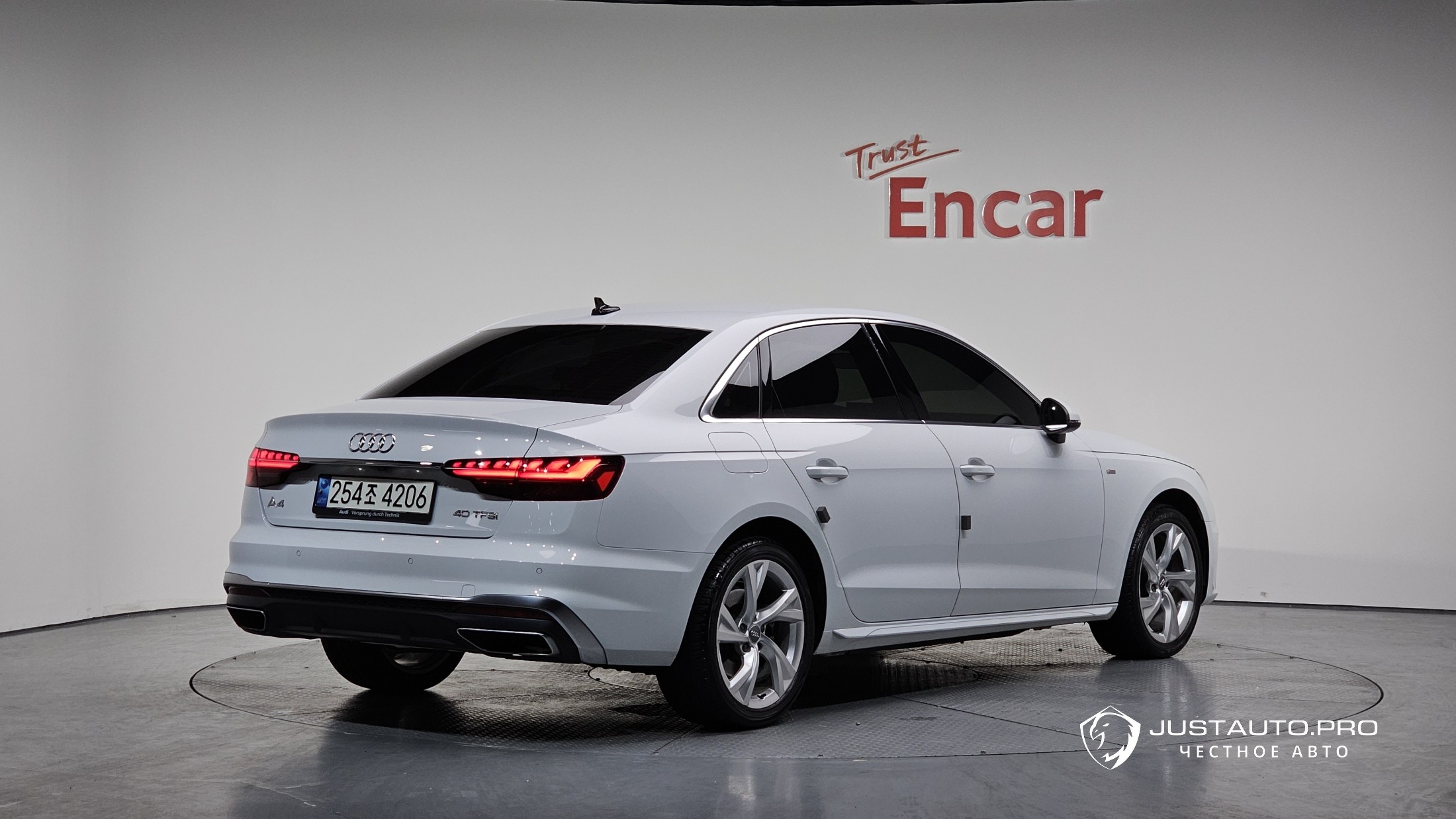 Автомобиль Audi A4