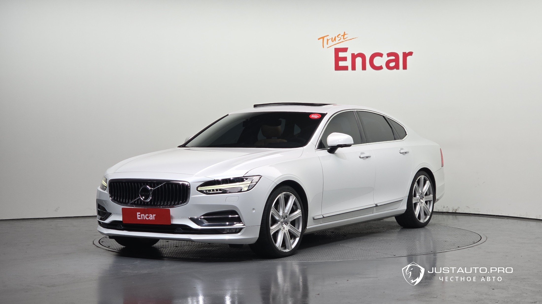 Автомобиль Volvo S90