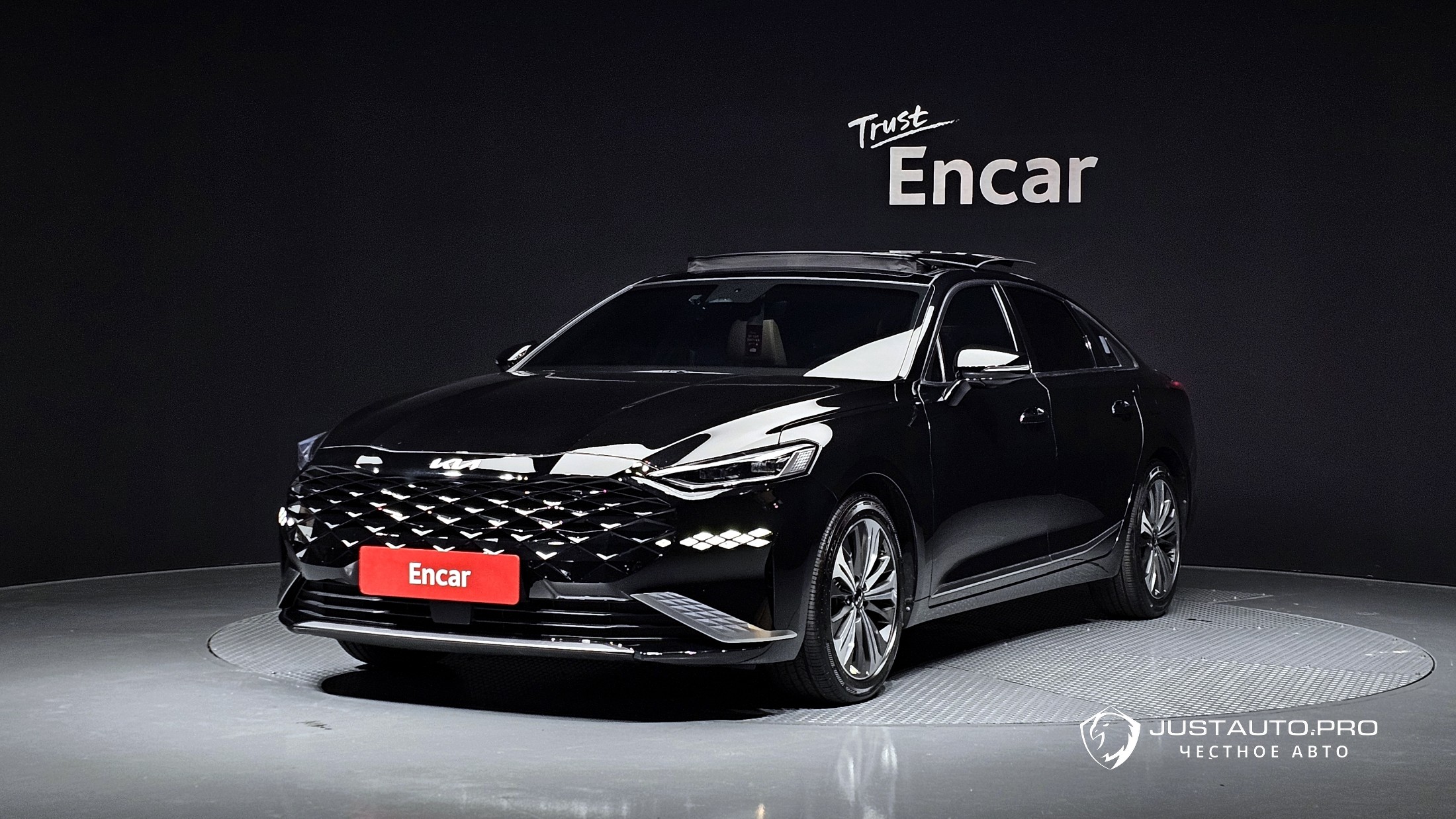 Автомобиль Kia K8