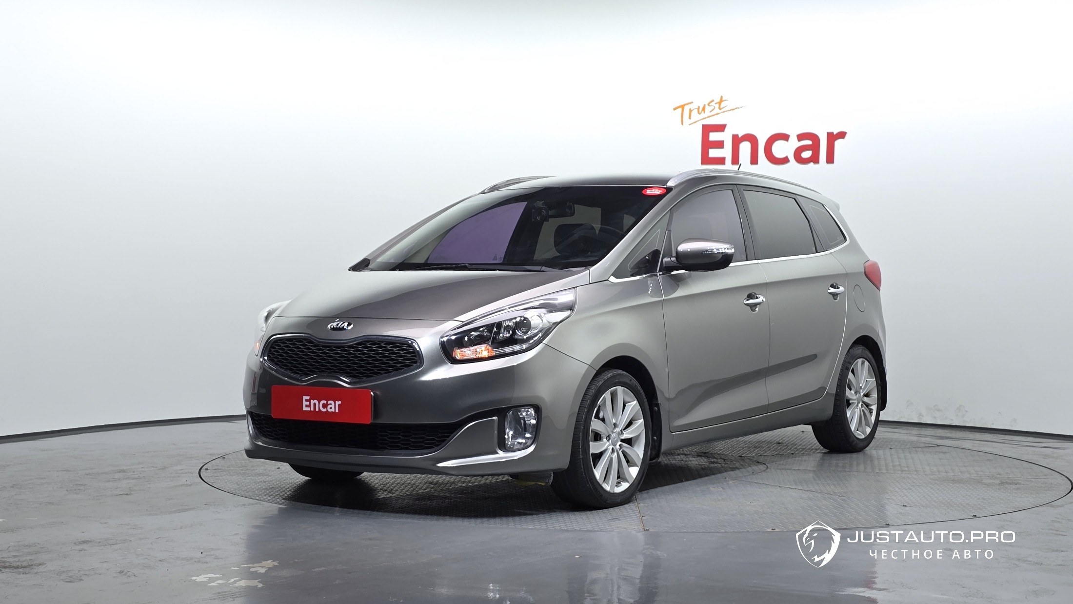 Автомобиль Kia Carens