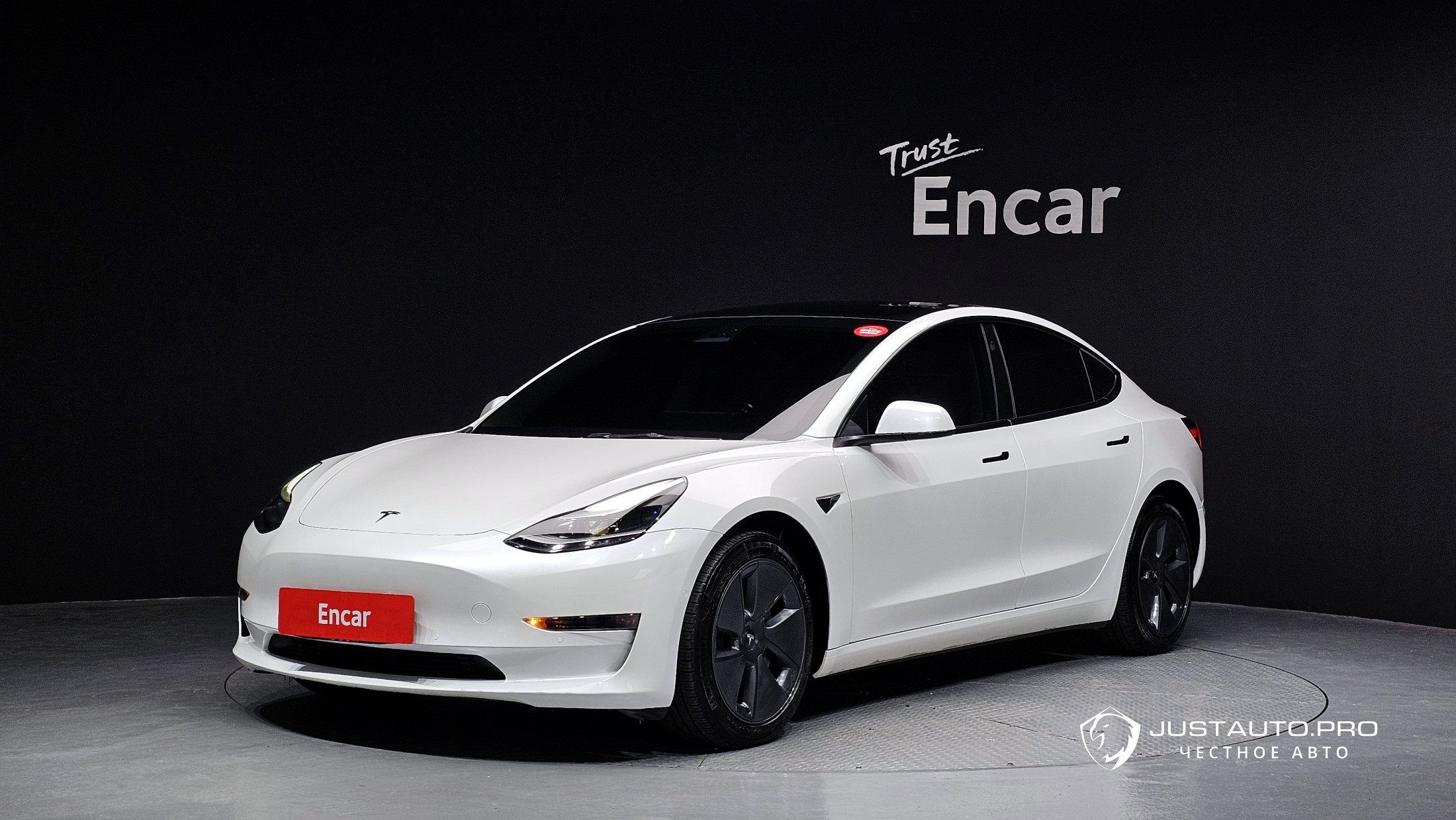 Автомобиль Tesla Model 3