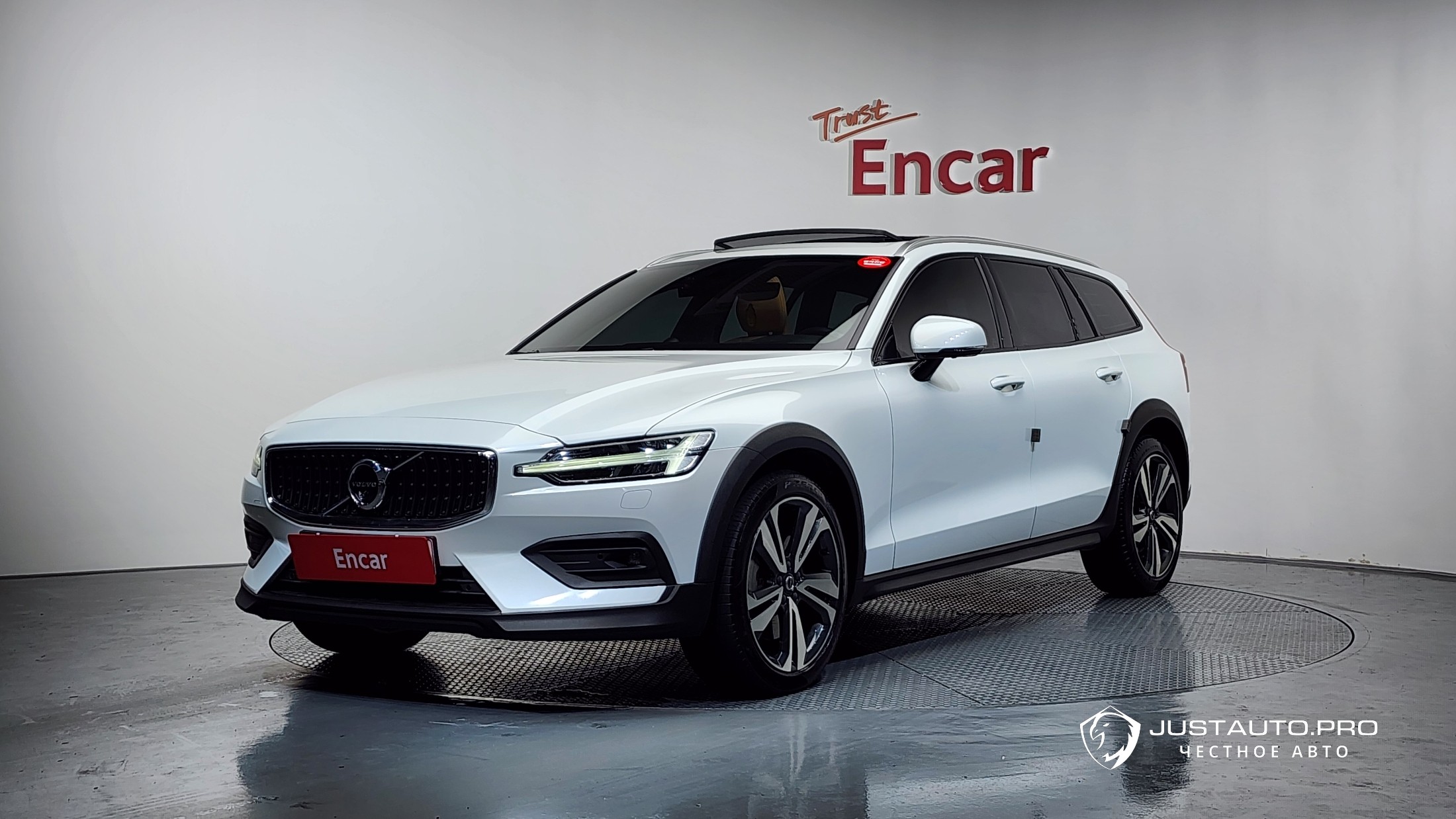 Автомобиль Volvo V60