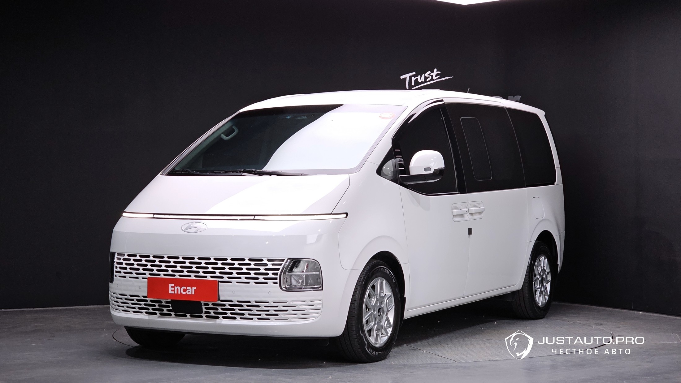 Автомобиль Hyundai Staria