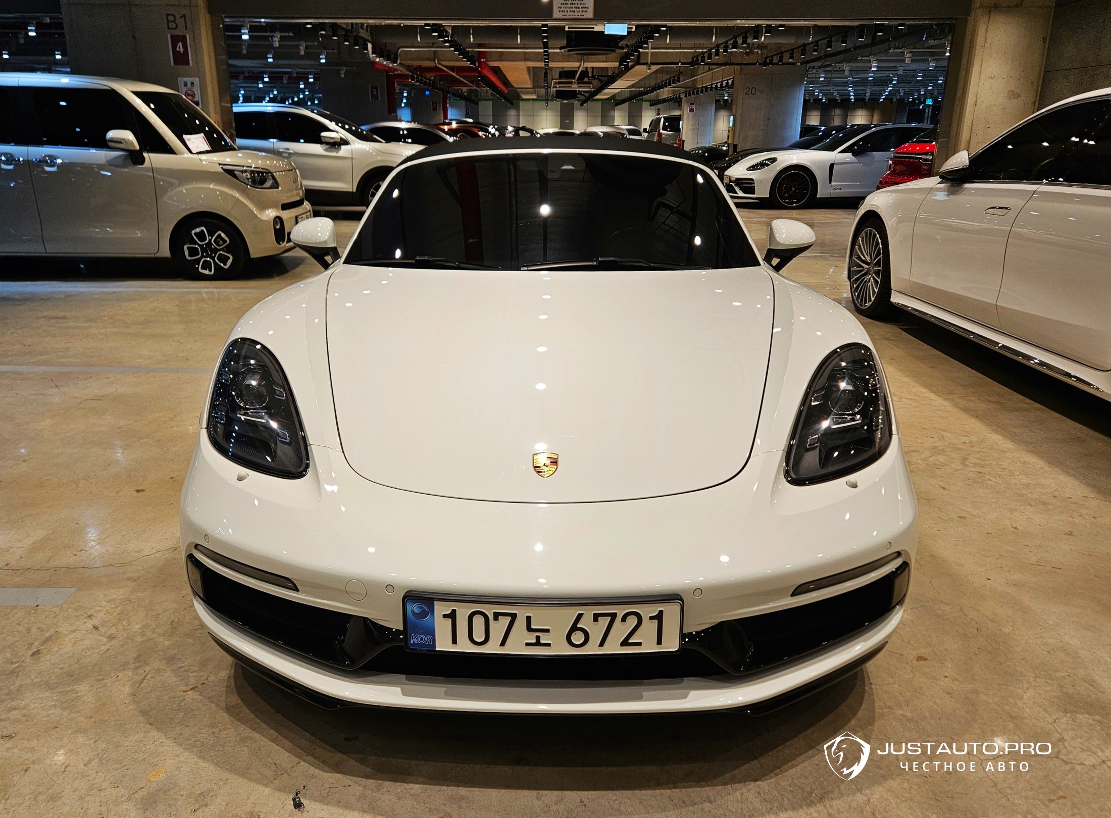 Автомобиль Porsche 718