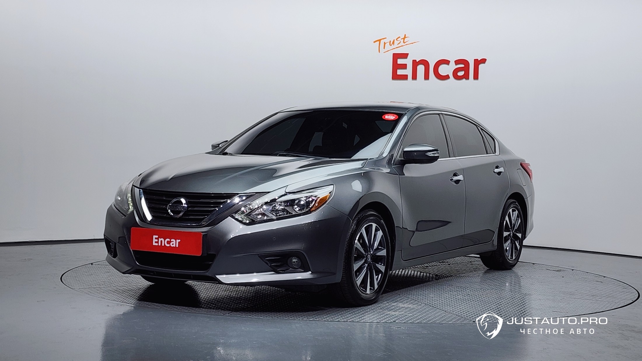 Автомобиль Nissan Altima