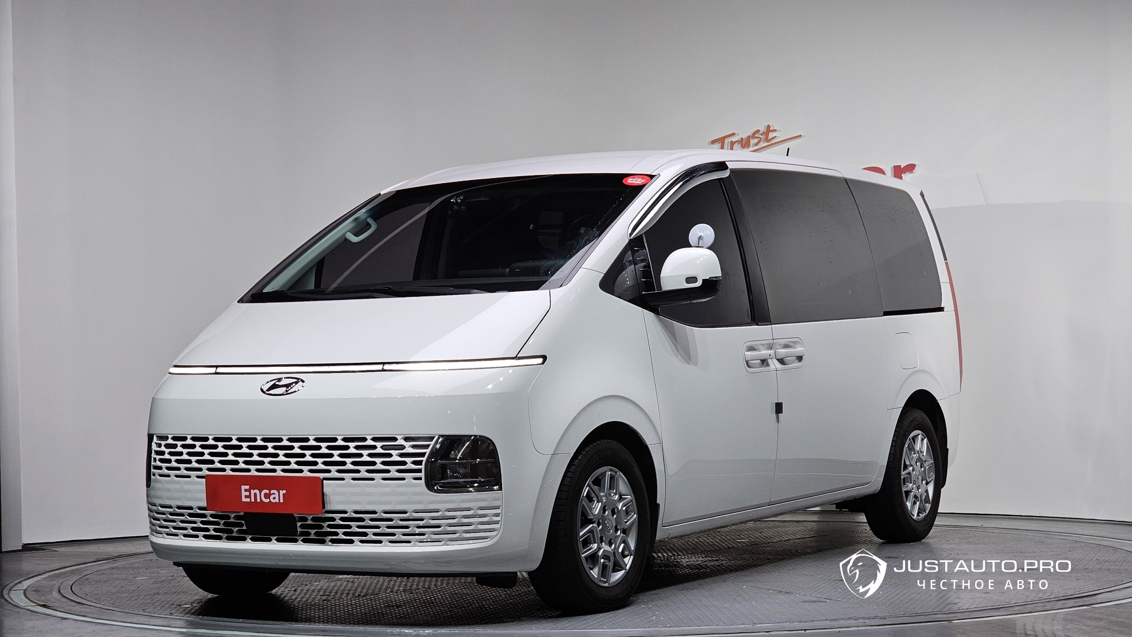 Автомобиль Hyundai Staria