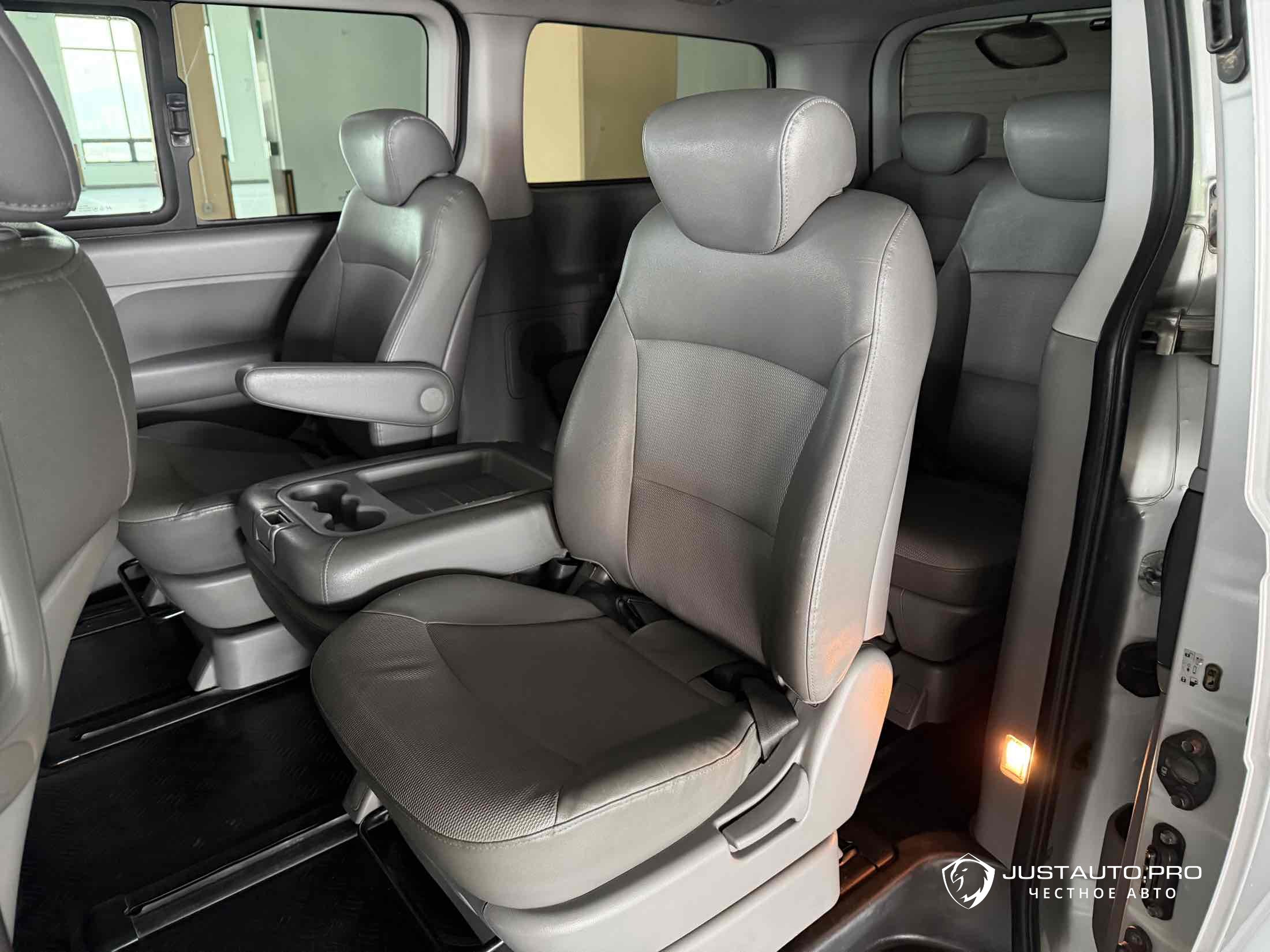 Автомобиль Hyundai Starex