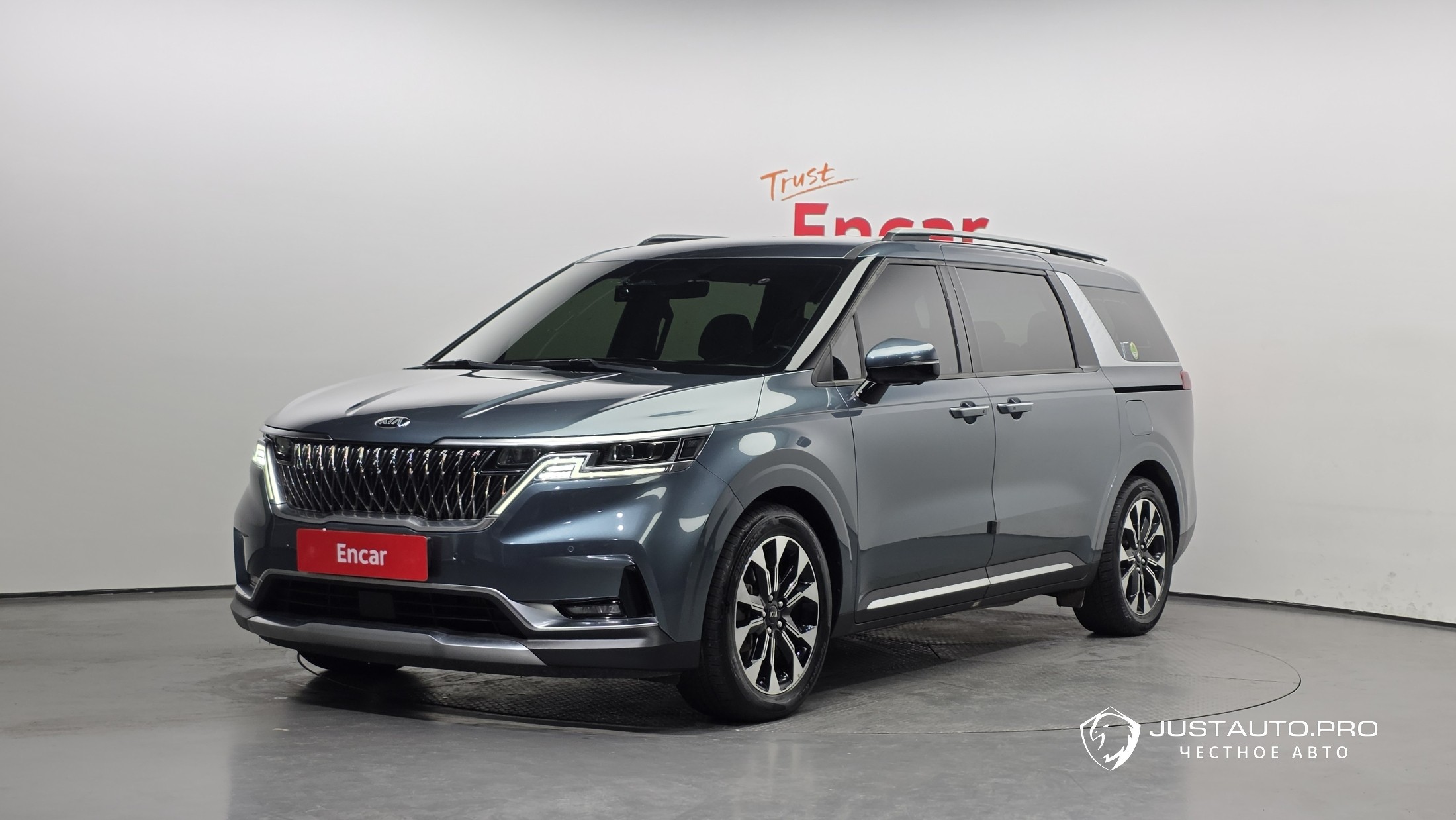 Автомобиль Kia Canival