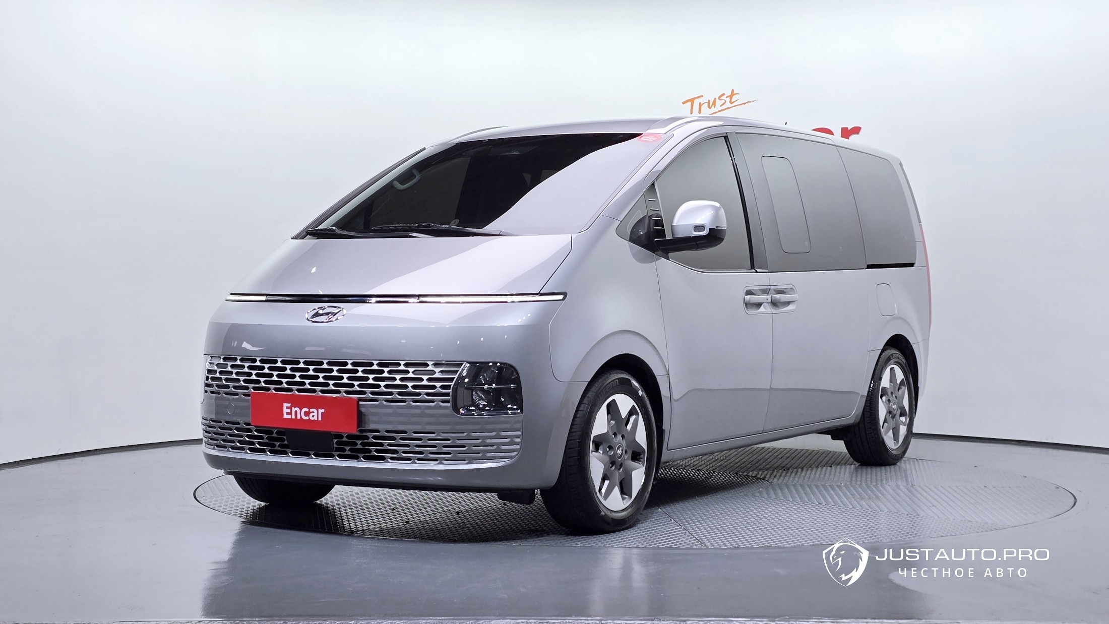 Автомобиль Hyundai Staria