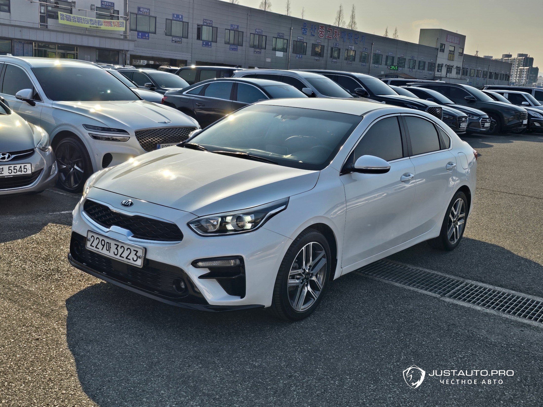 Автомобиль Kia K3