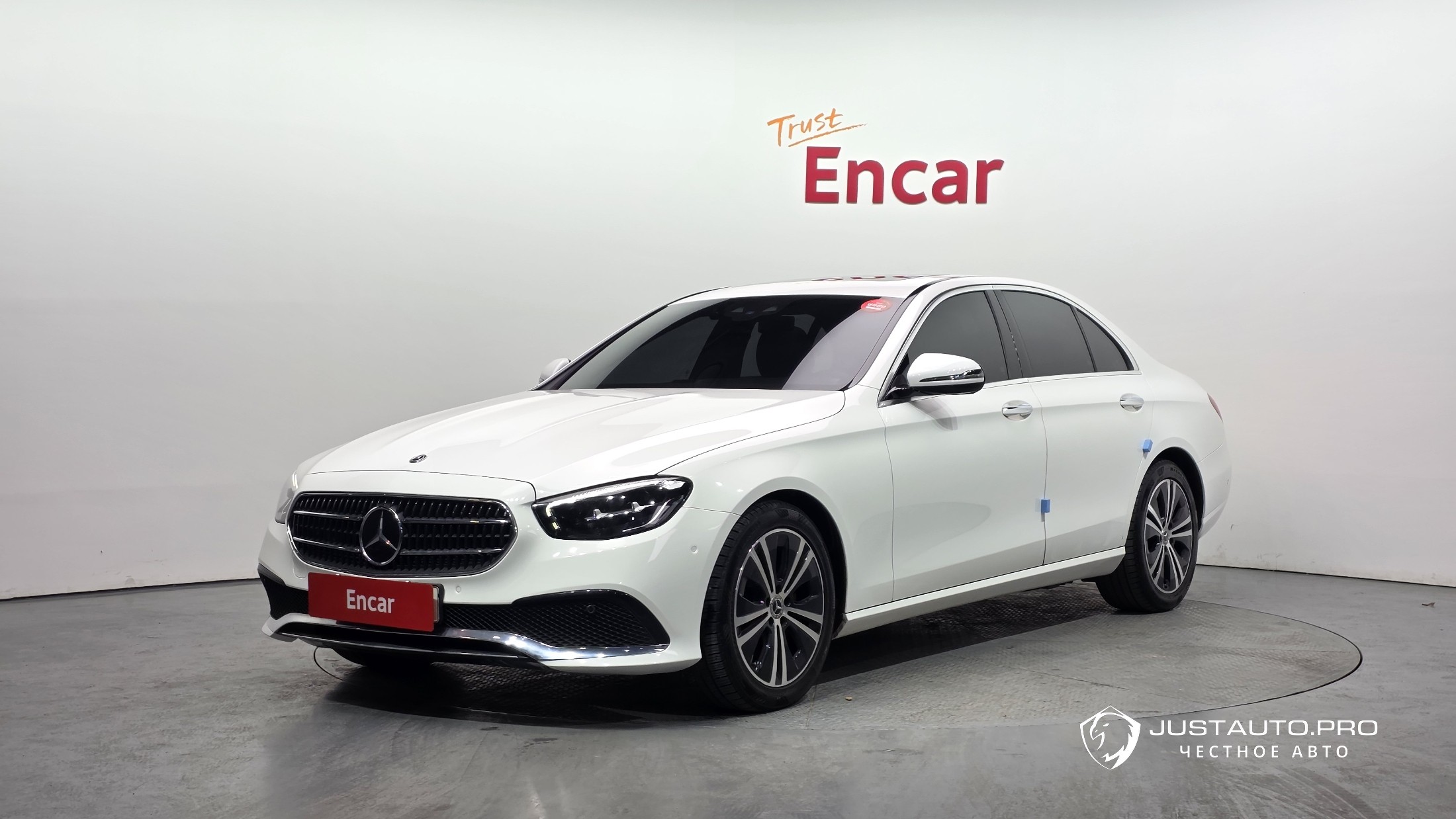 Автомобиль Mercedes-Benz E-Class