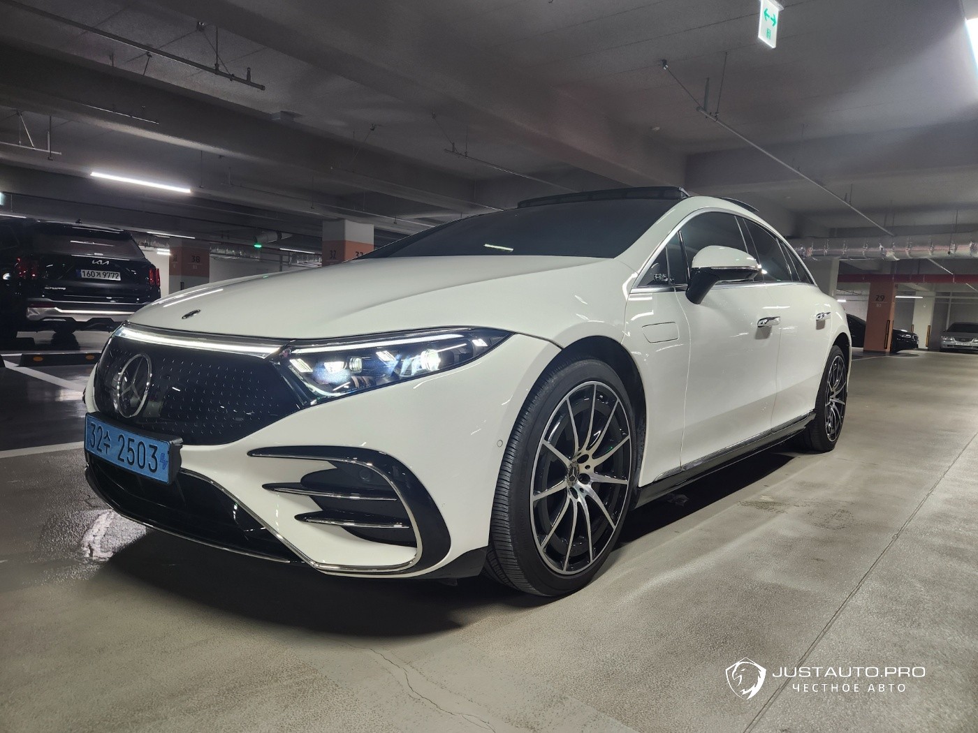 Автомобиль Mercedes-Benz EQS