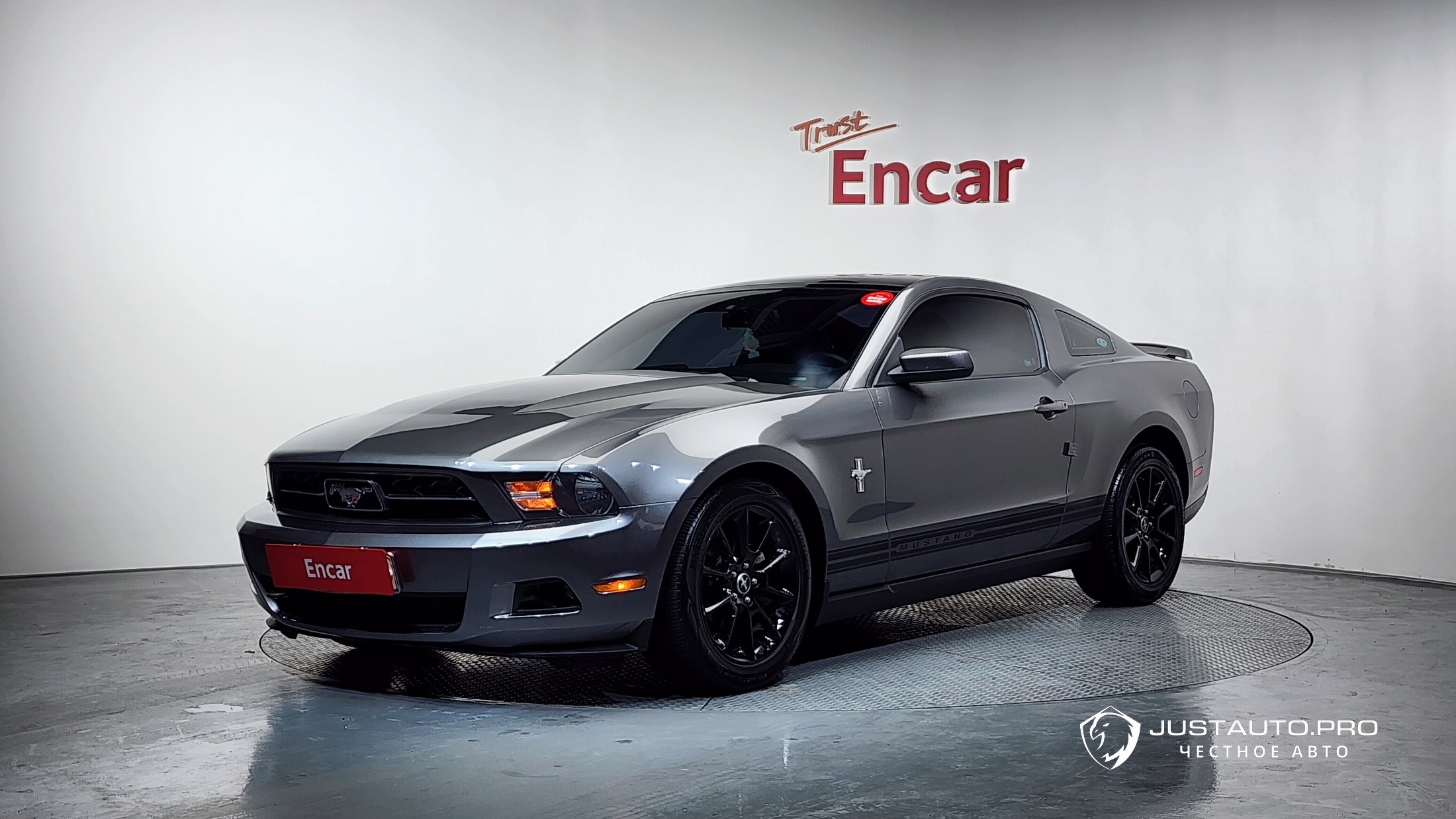 Автомобиль Ford Mustang