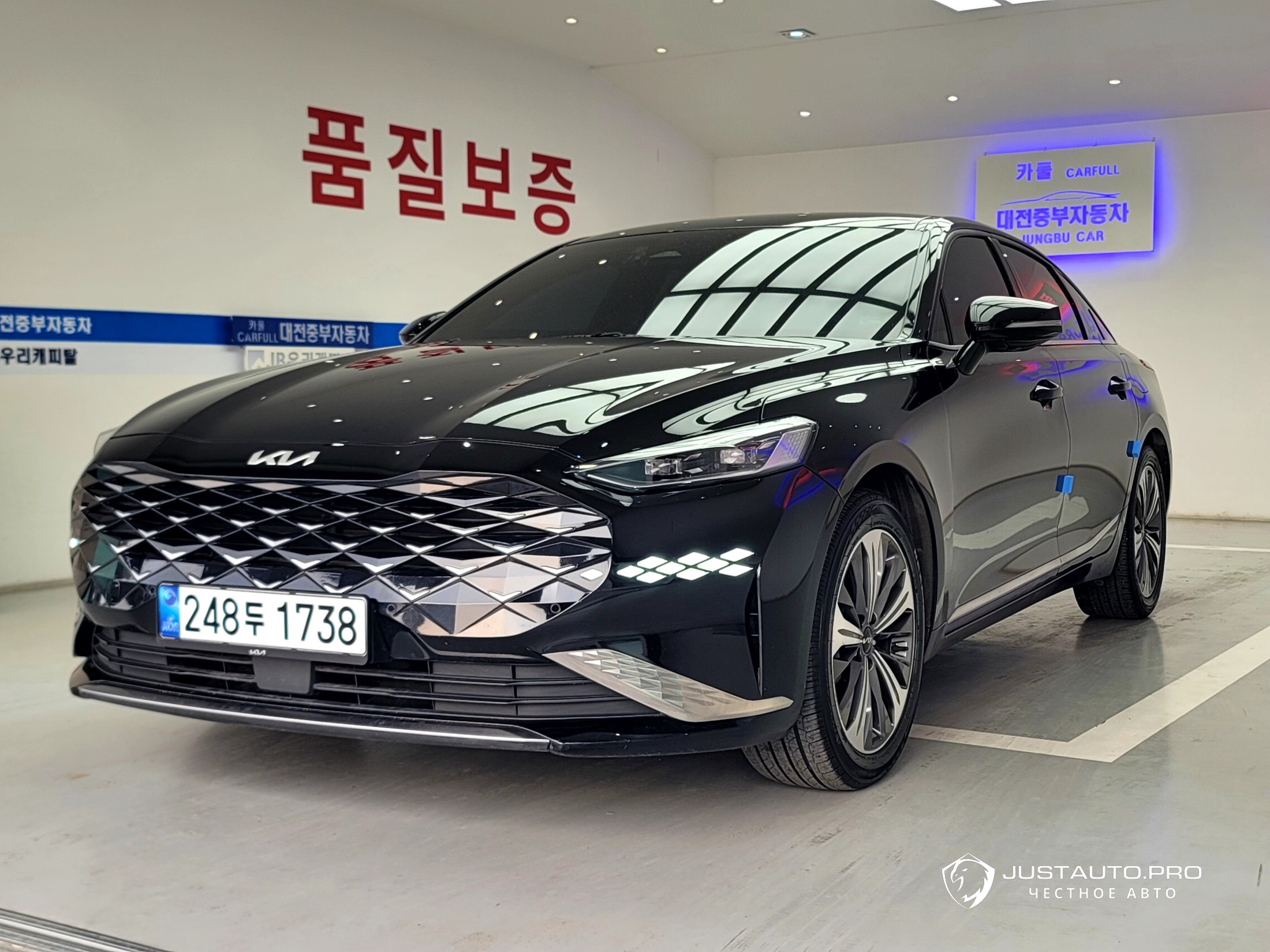 Автомобиль Kia K8