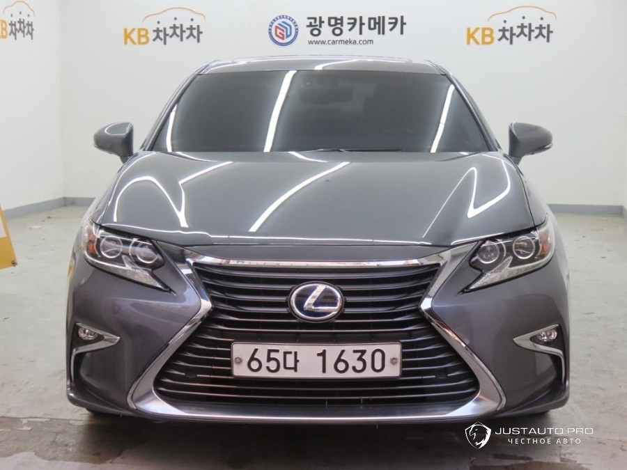 Автомобиль Lexus ES