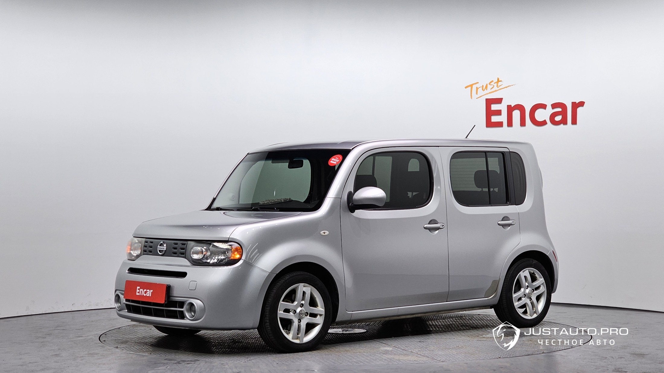 Автомобиль Nissan Cube